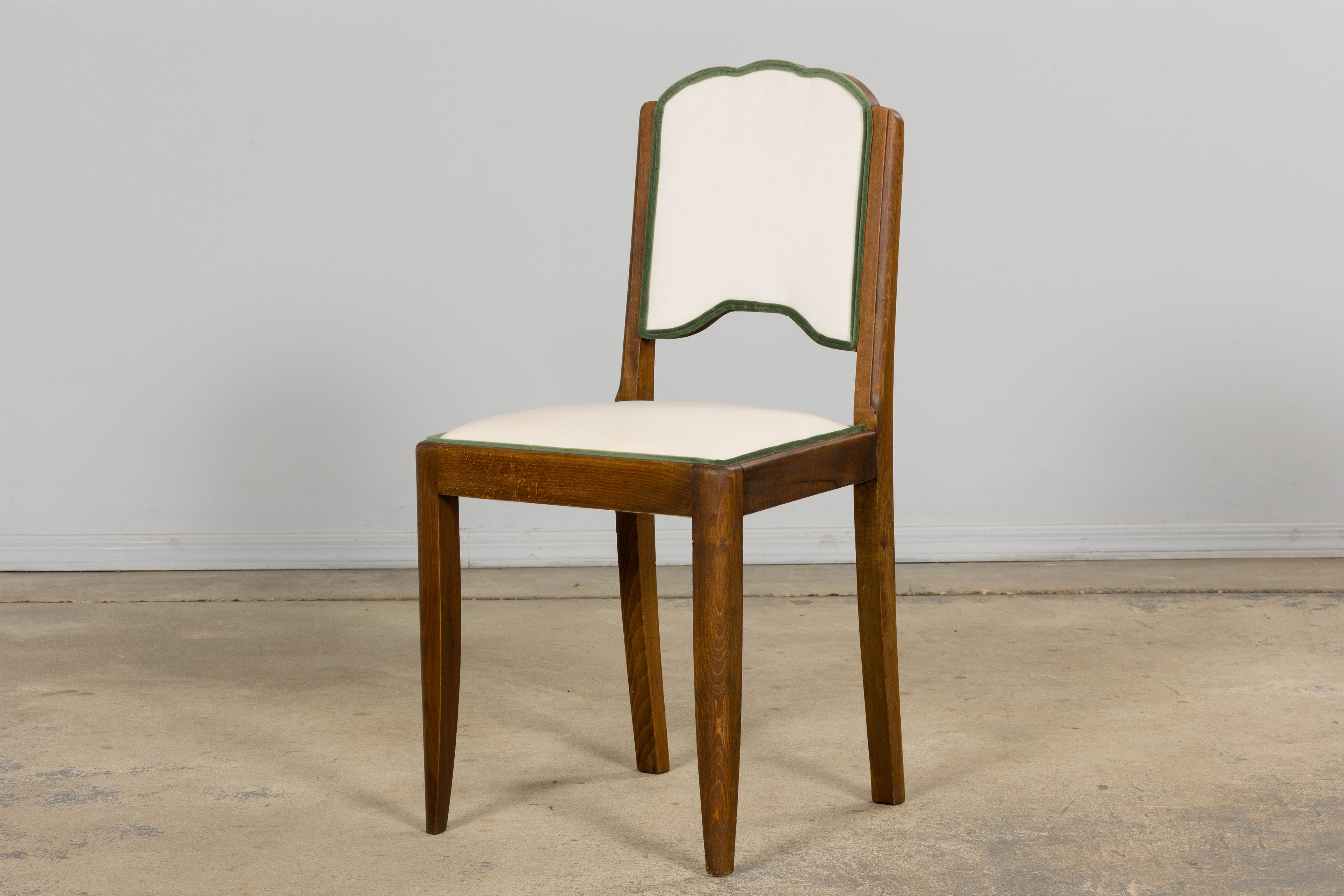 Set of Six 1930s French Art Deco Scalloped Backs Dining Chairs in Maple & Velvet