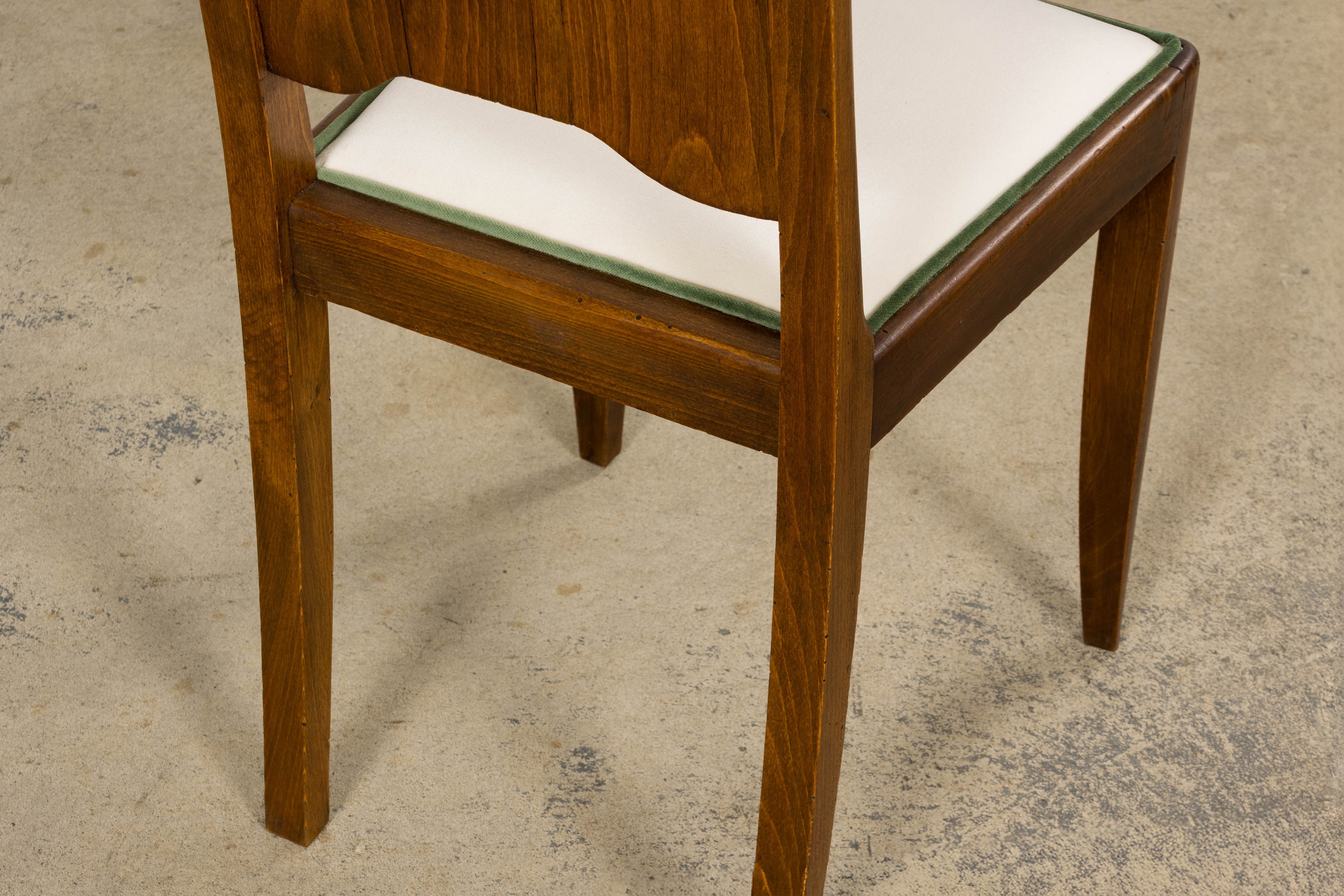 Set of Six 1930s French Art Deco Scalloped Backs Dining Chairs in Maple & Velvet