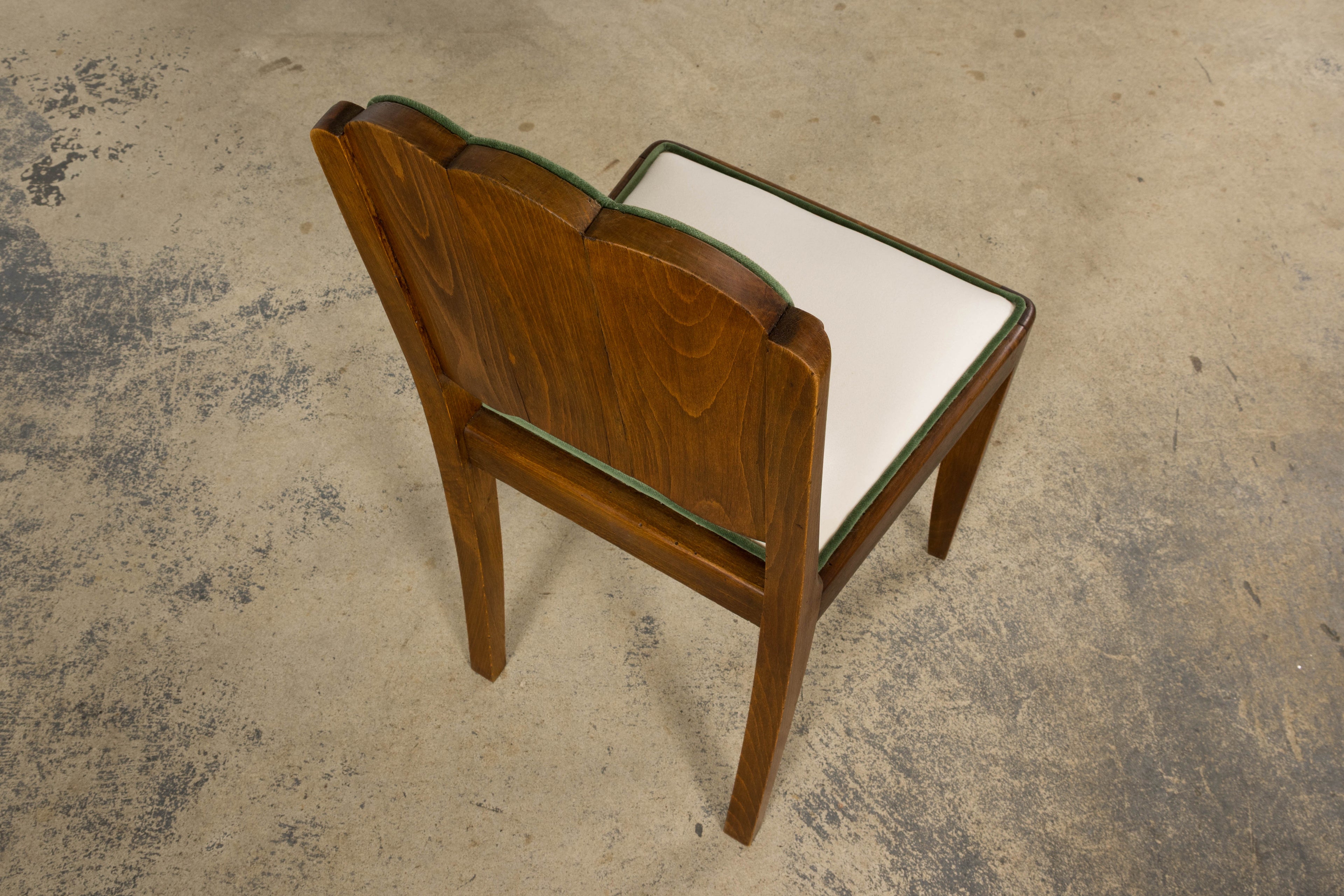 Set of Six 1930s French Art Deco Scalloped Backs Dining Chairs in Maple & Velvet