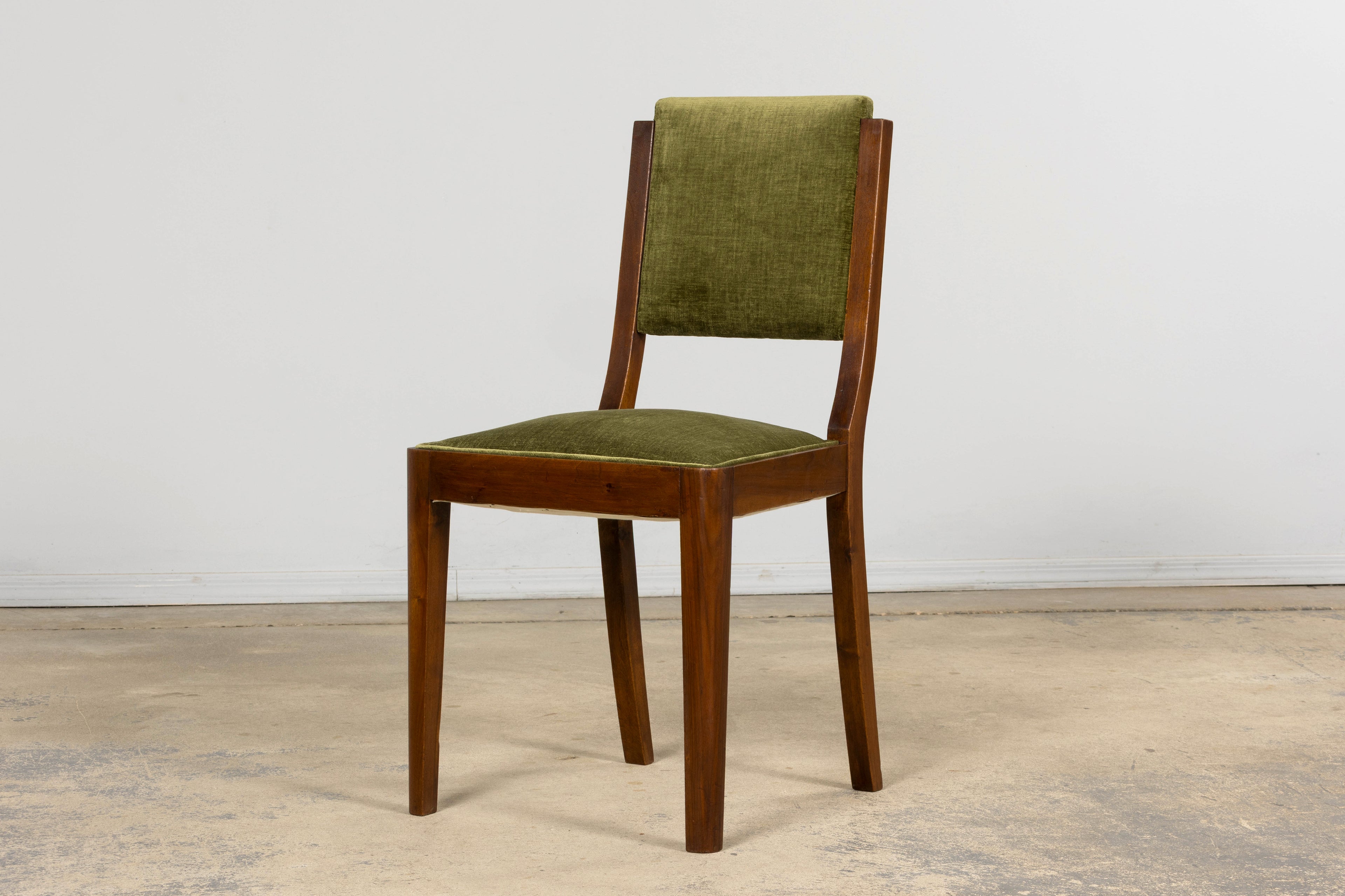 1930s French Art Deco Walnut Dining Chairs in Olive Green Velvet – Set of 10