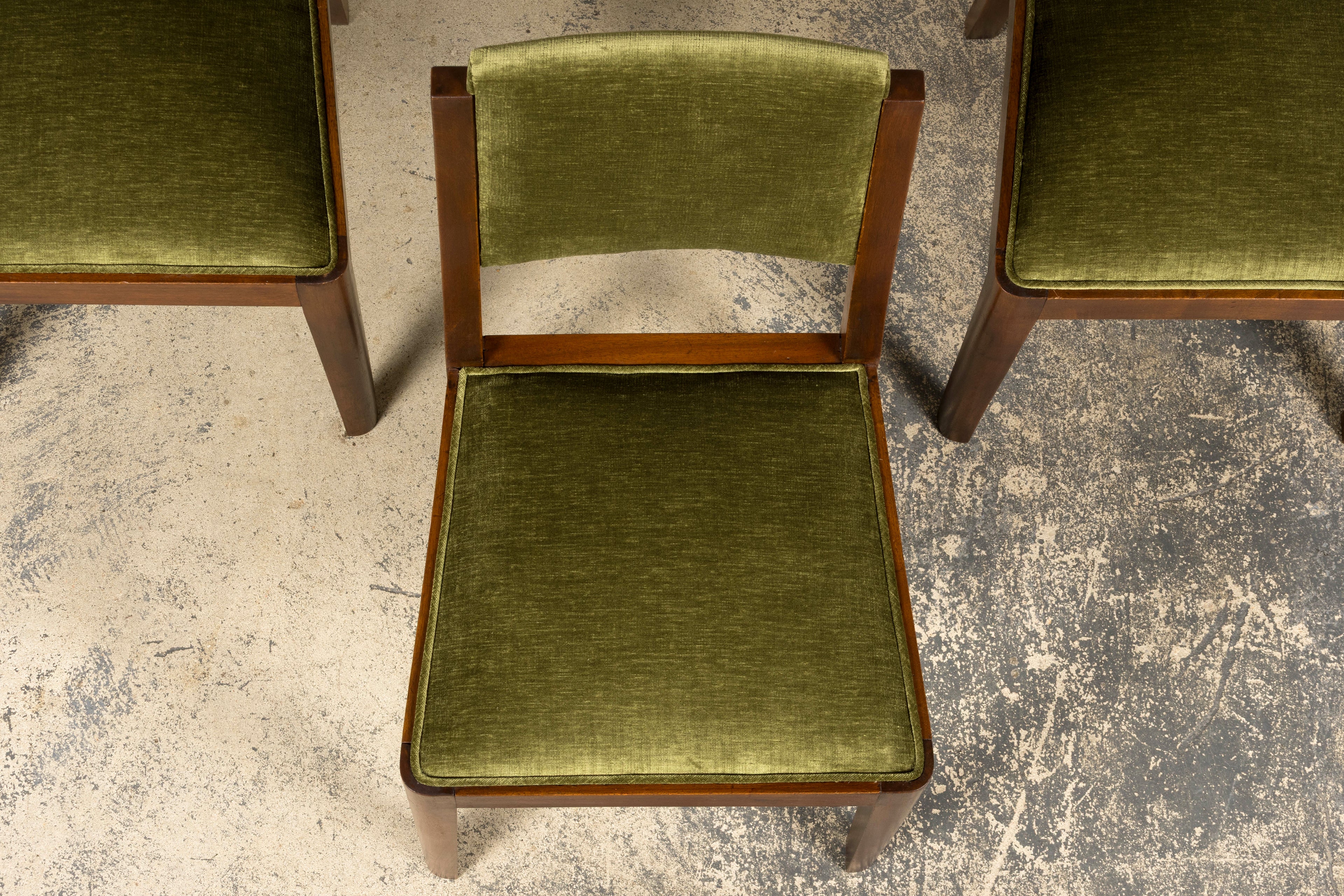1930s French Art Deco Walnut Dining Chairs in Olive Green Velvet – Set of 10