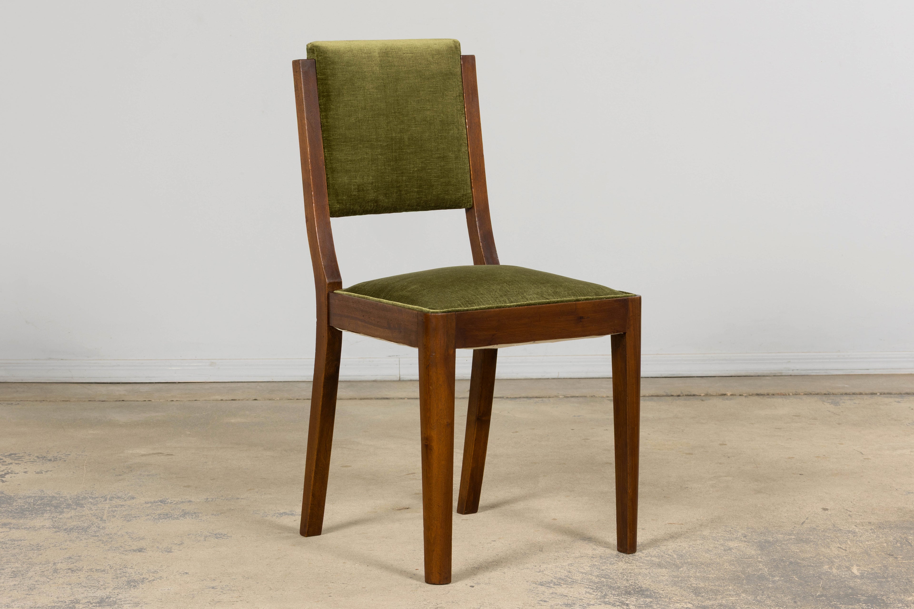 1930s French Art Deco Walnut Dining Chairs in Olive Green Velvet – Set of 10