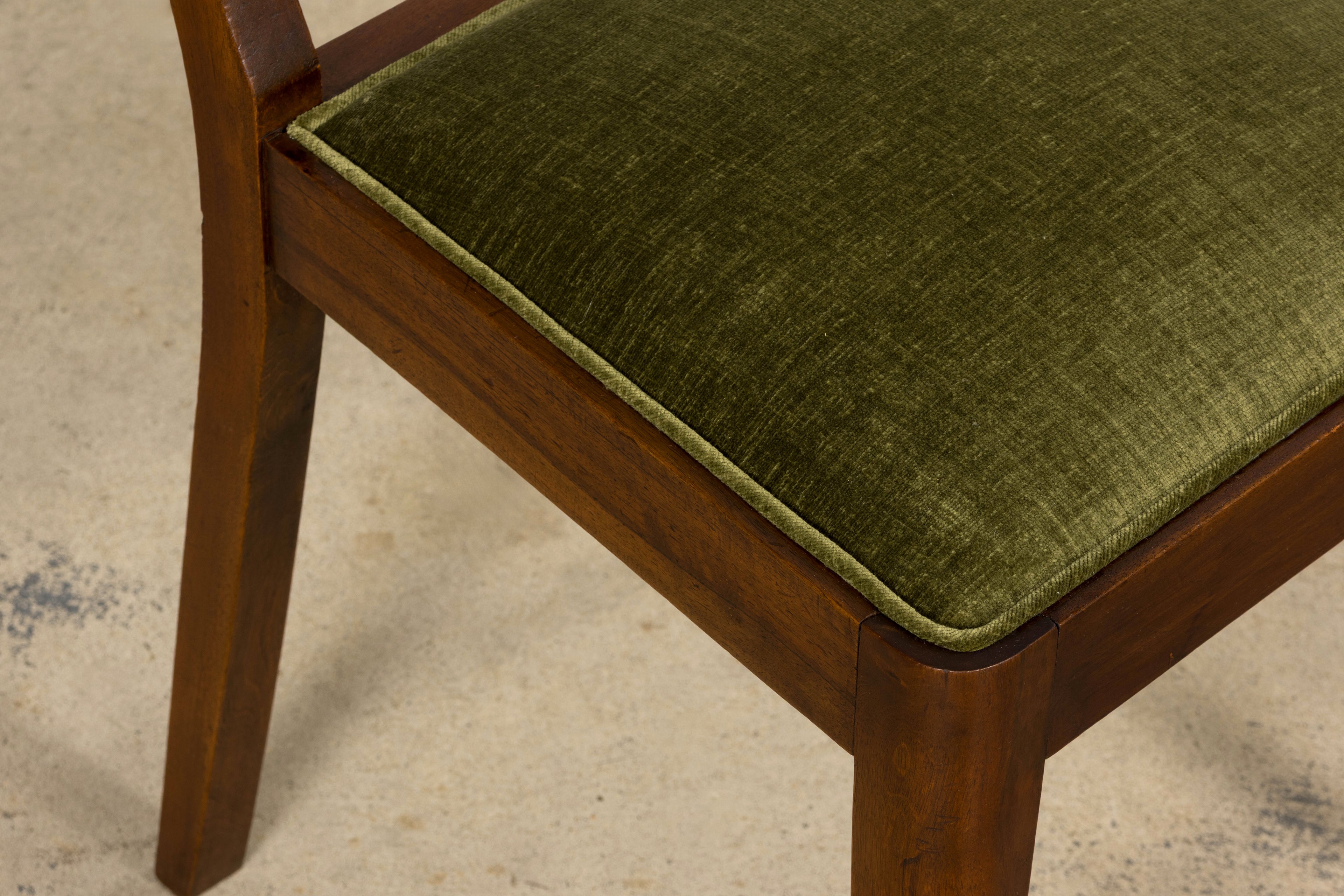 1930s French Art Deco Walnut Dining Chairs in Olive Green Velvet – Set of 10