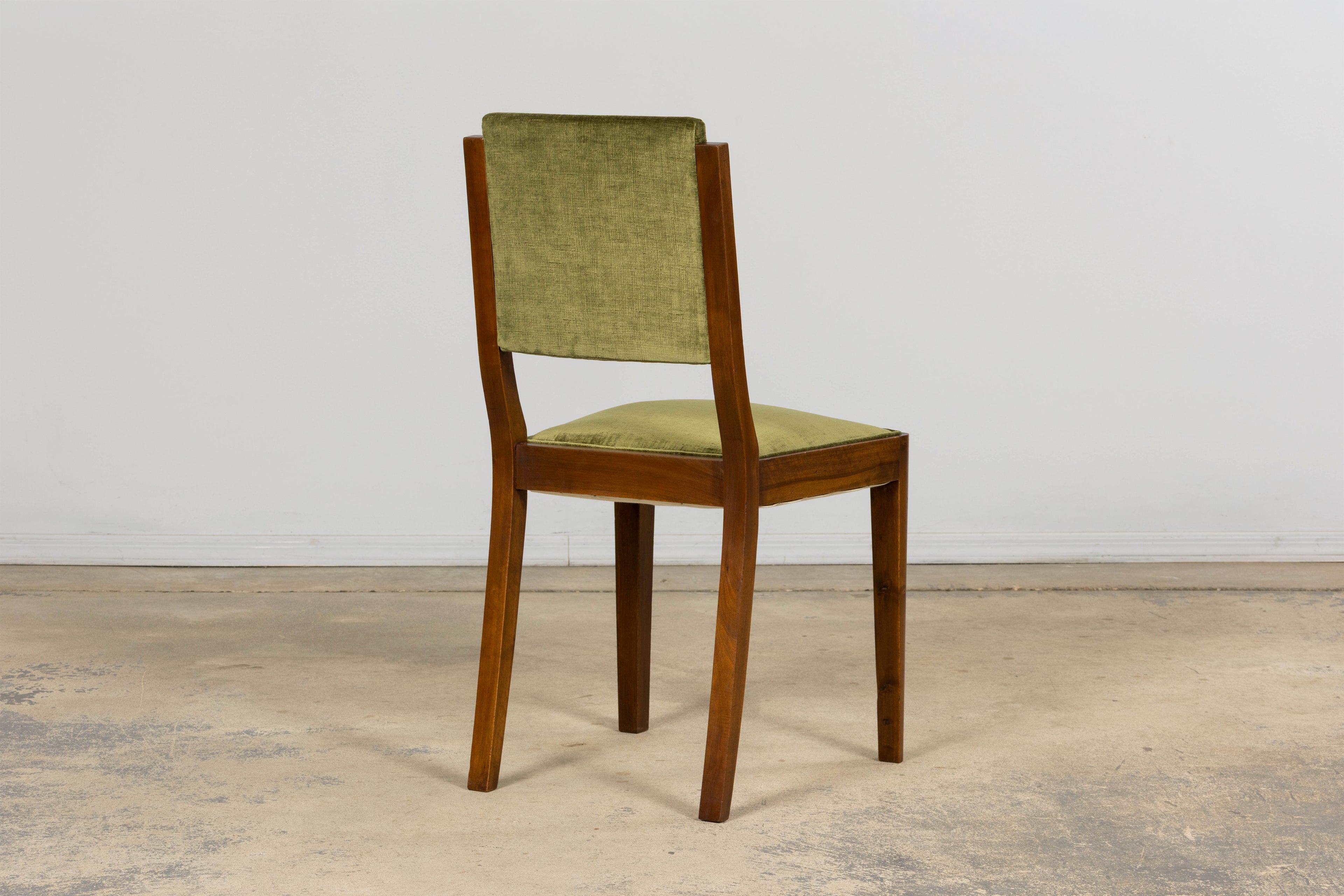 1930s French Art Deco Walnut Dining Chairs in Olive Green Velvet – Set of 10