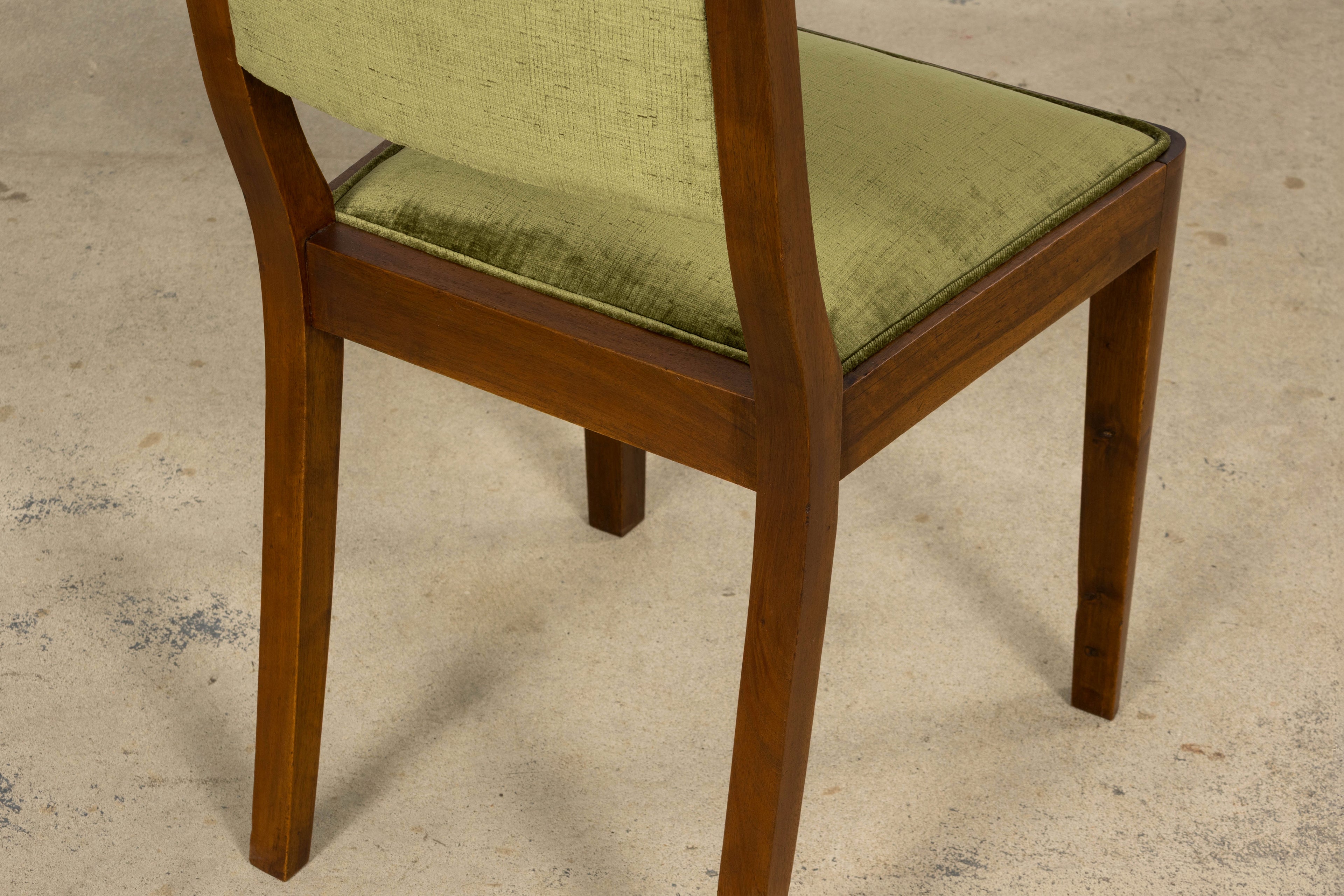 1930s French Art Deco Walnut Dining Chairs in Olive Green Velvet – Set of 10