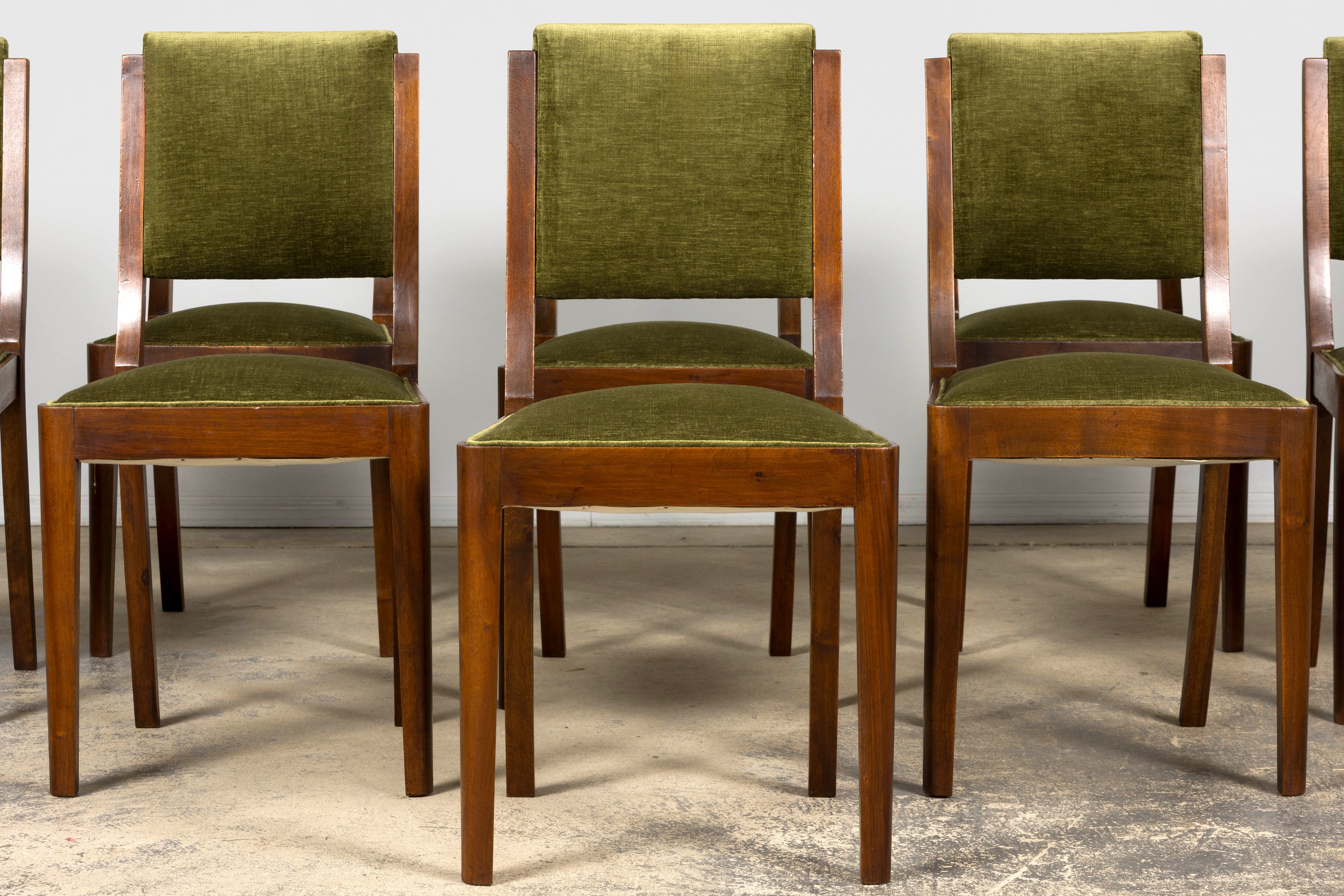 1930s French Art Deco Walnut Dining Chairs in Olive Green Velvet – Set of 10