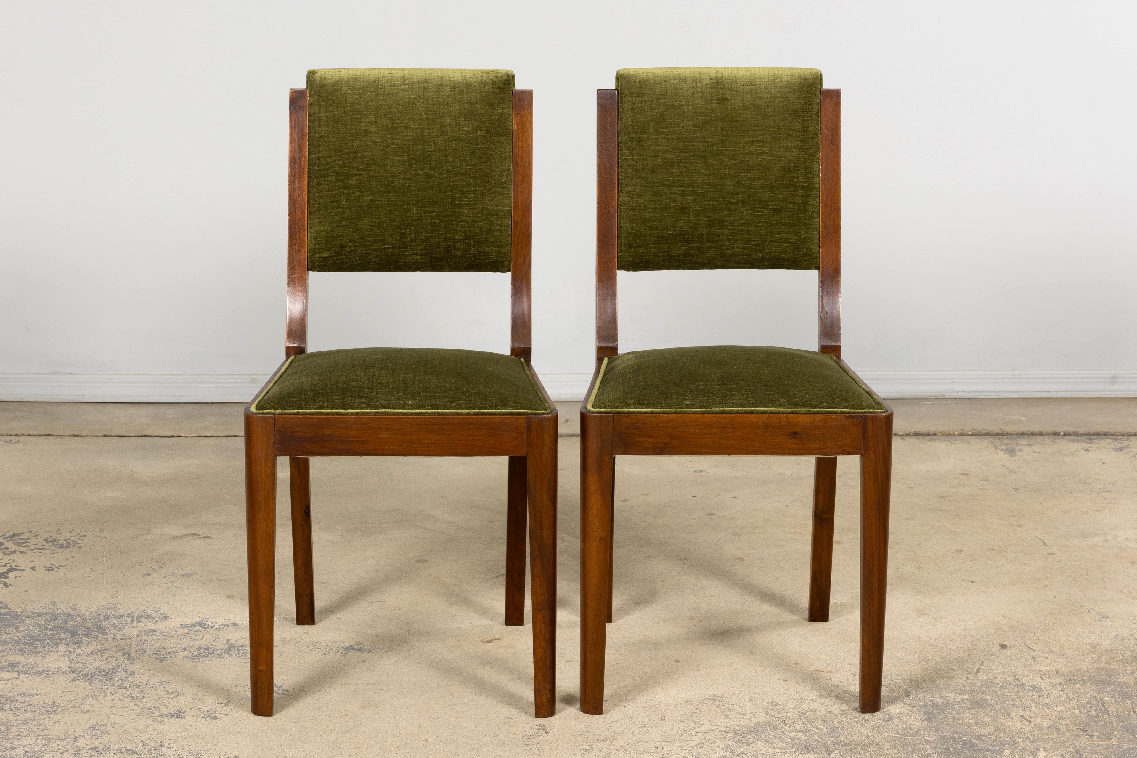 1930s French Art Deco Walnut Dining Chairs in Olive Green Velvet – Set of 10