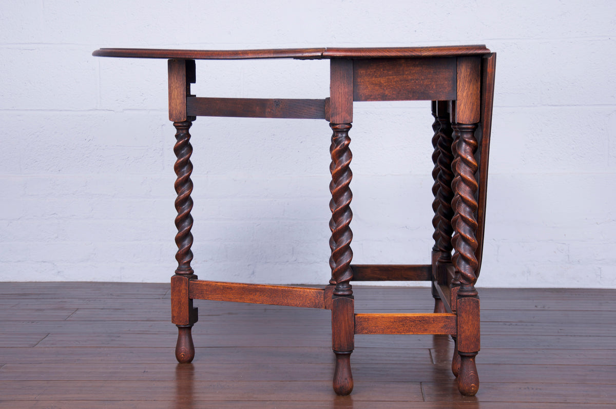 19th Century French Louis XIII Style Tiger Oak Gate Leg Table
