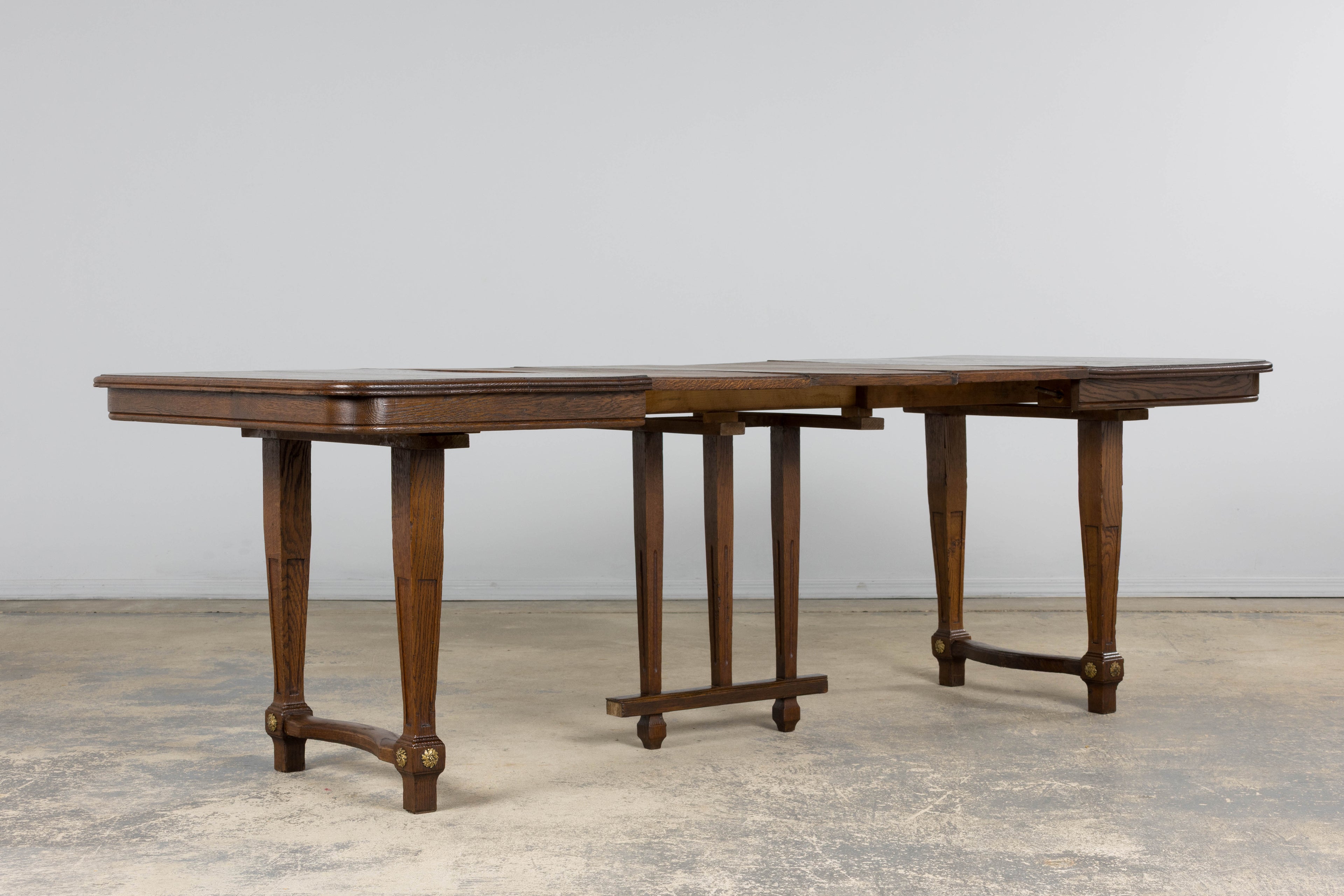 1930s French Parisian Art Deco Oak Extendable Dining Table