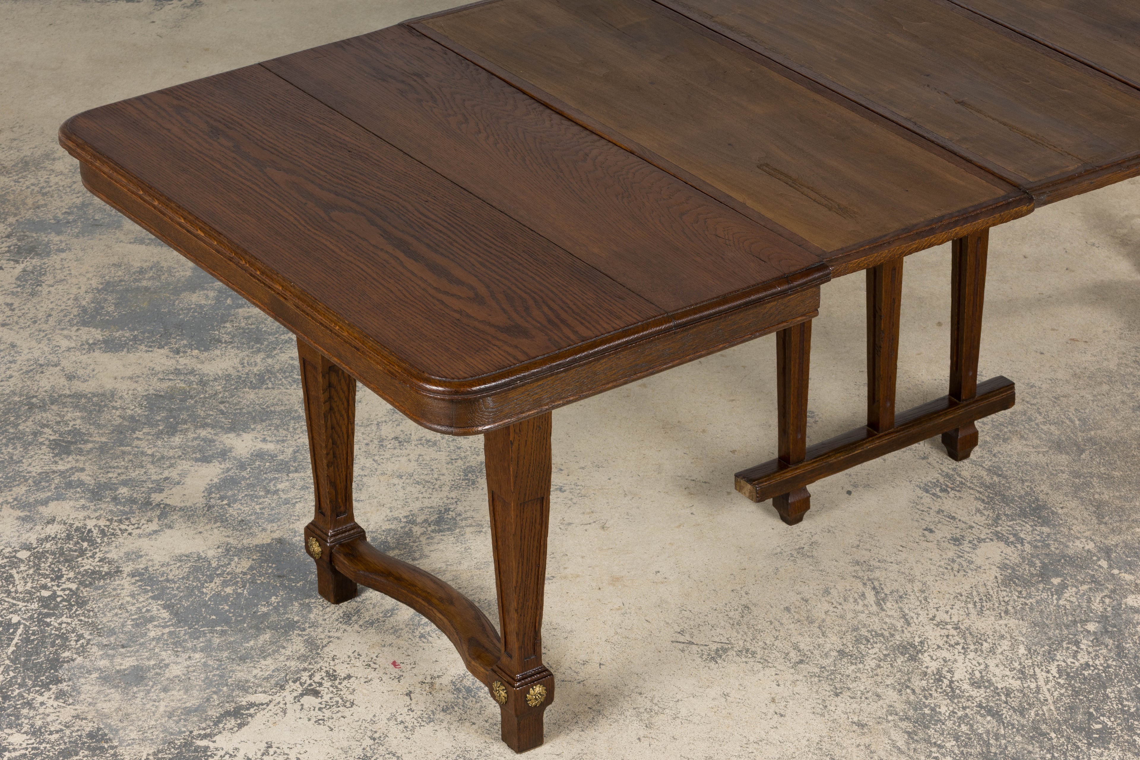 1930s French Parisian Art Deco Oak Extendable Dining Table