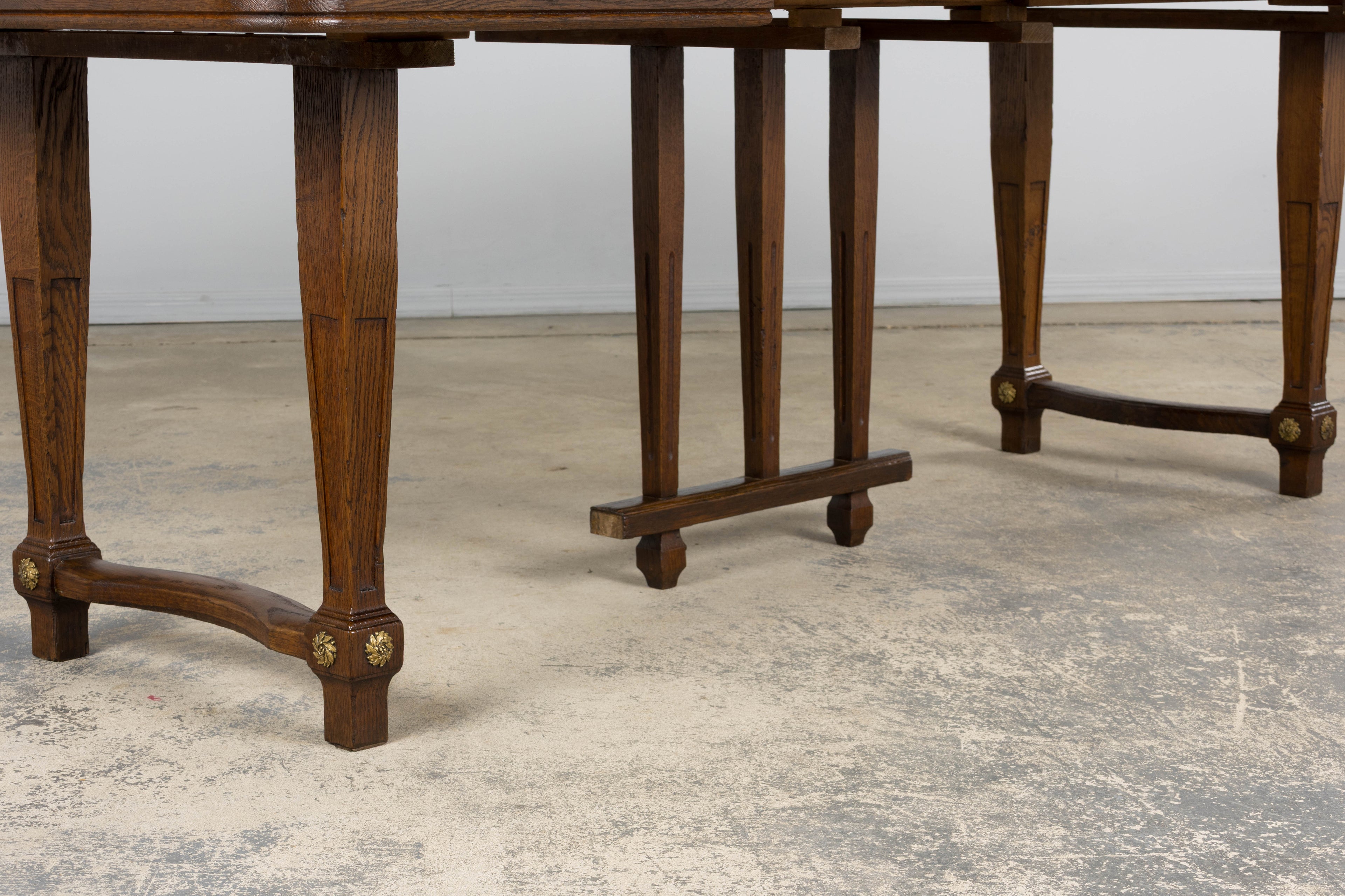 1930s French Parisian Art Deco Oak Extendable Dining Table