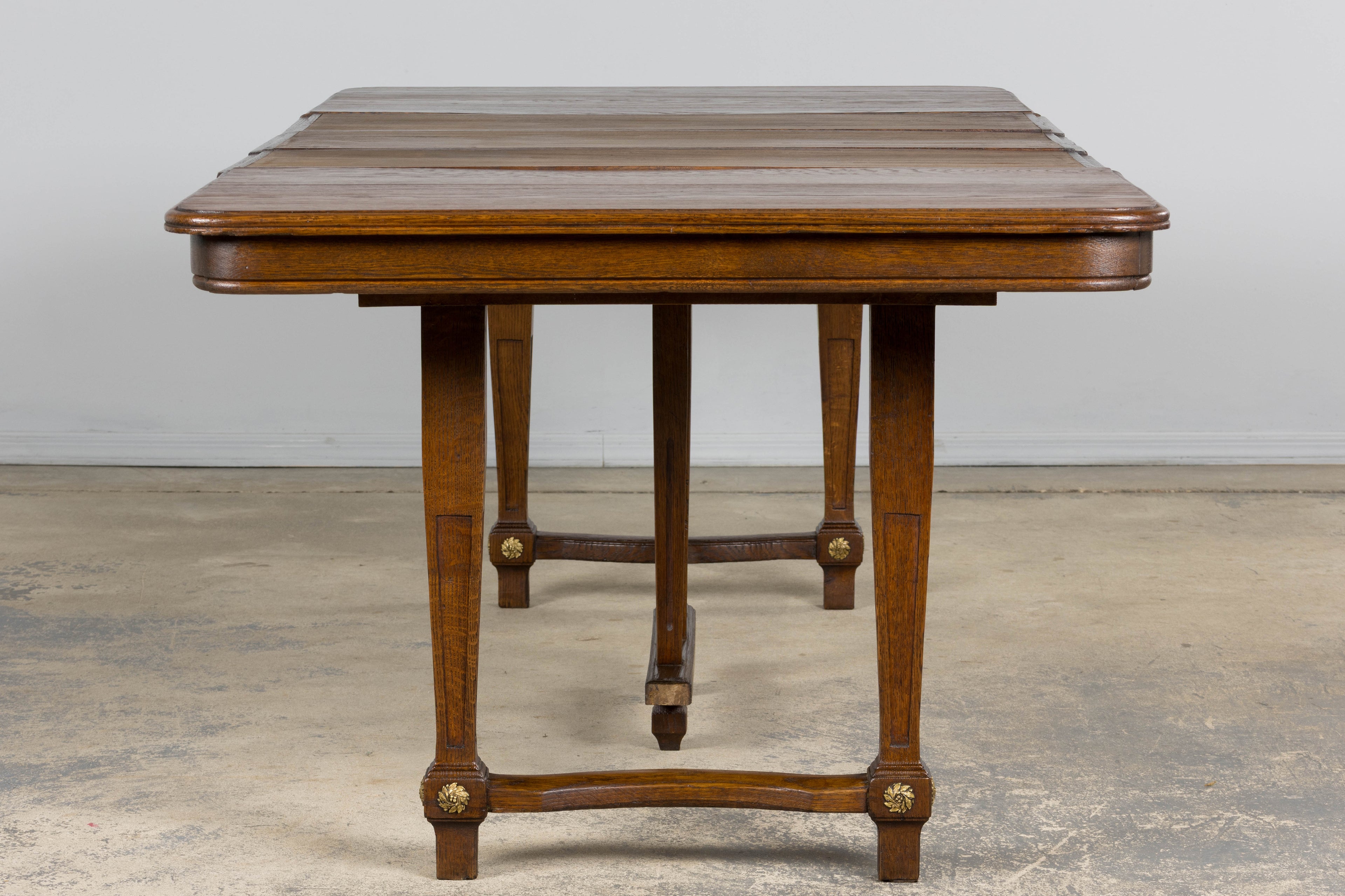 1930s French Parisian Art Deco Oak Extendable Dining Table