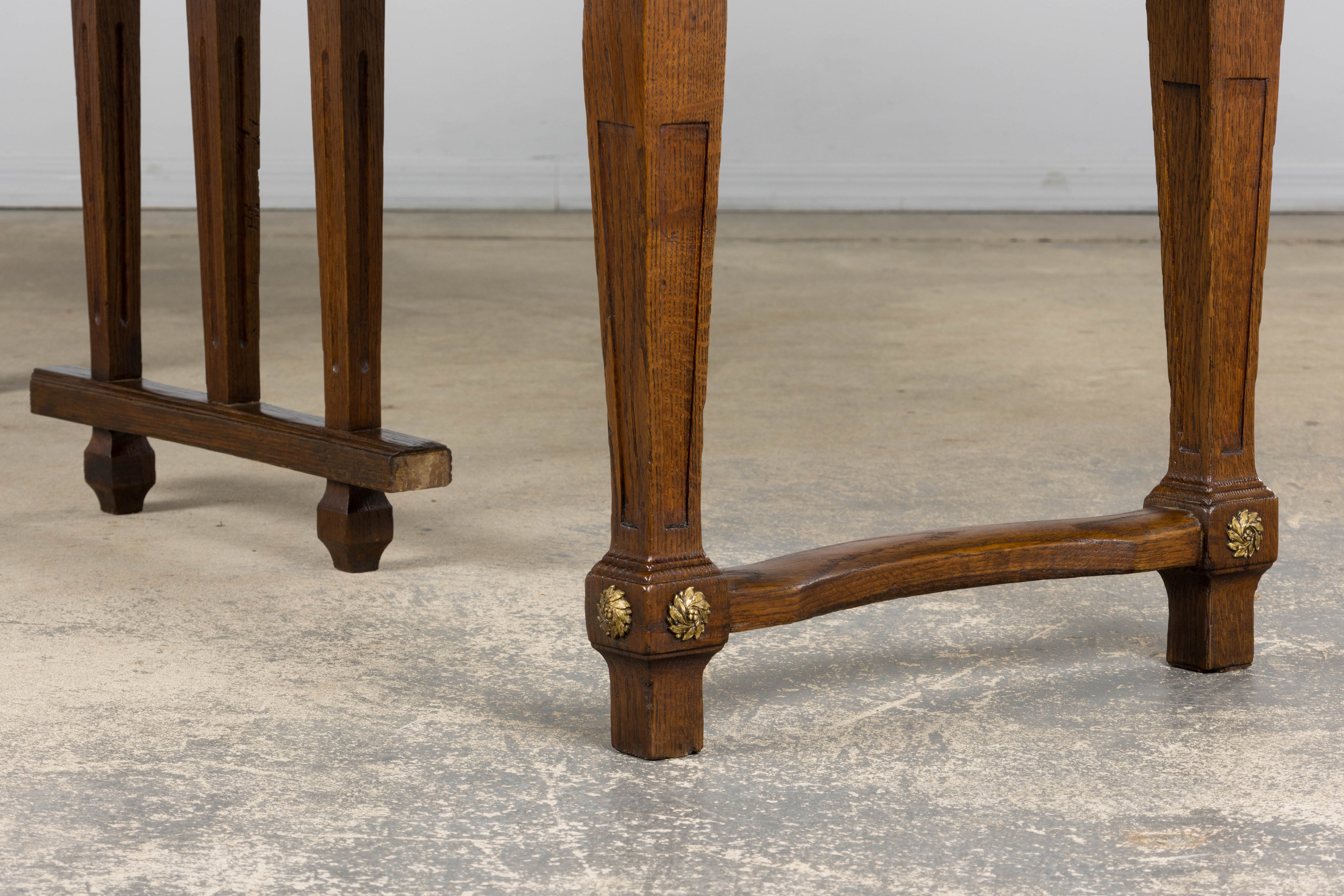 1930s French Parisian Art Deco Oak Extendable Dining Table