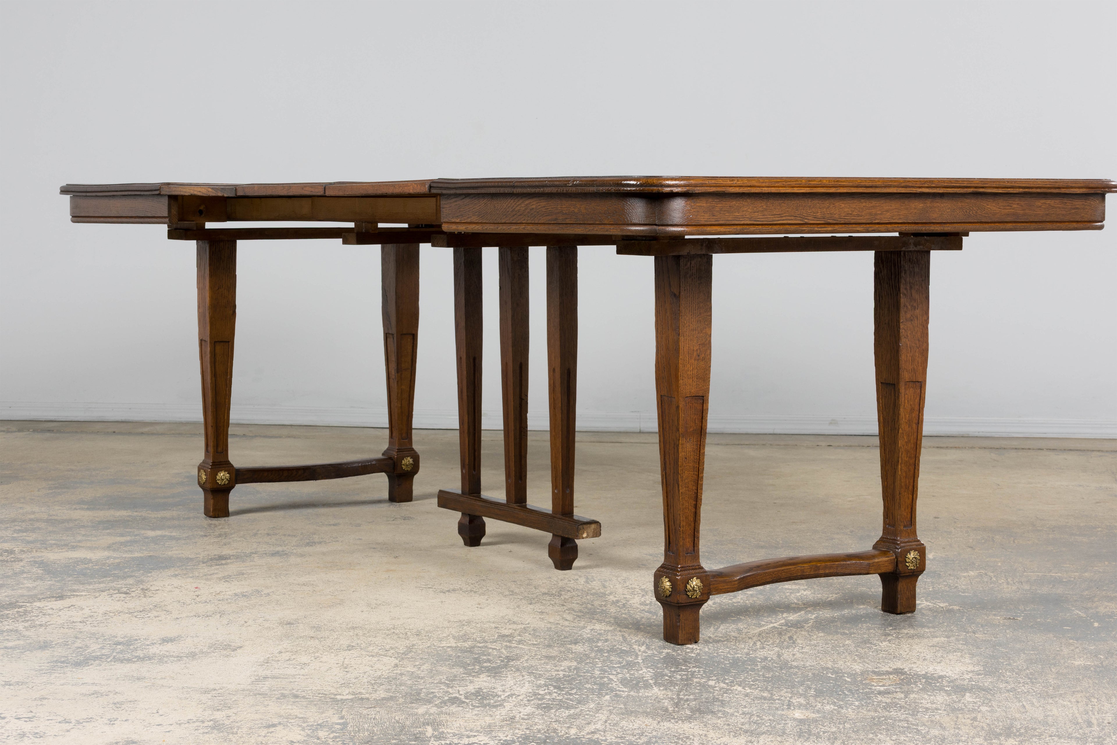 1930s French Parisian Art Deco Oak Extendable Dining Table