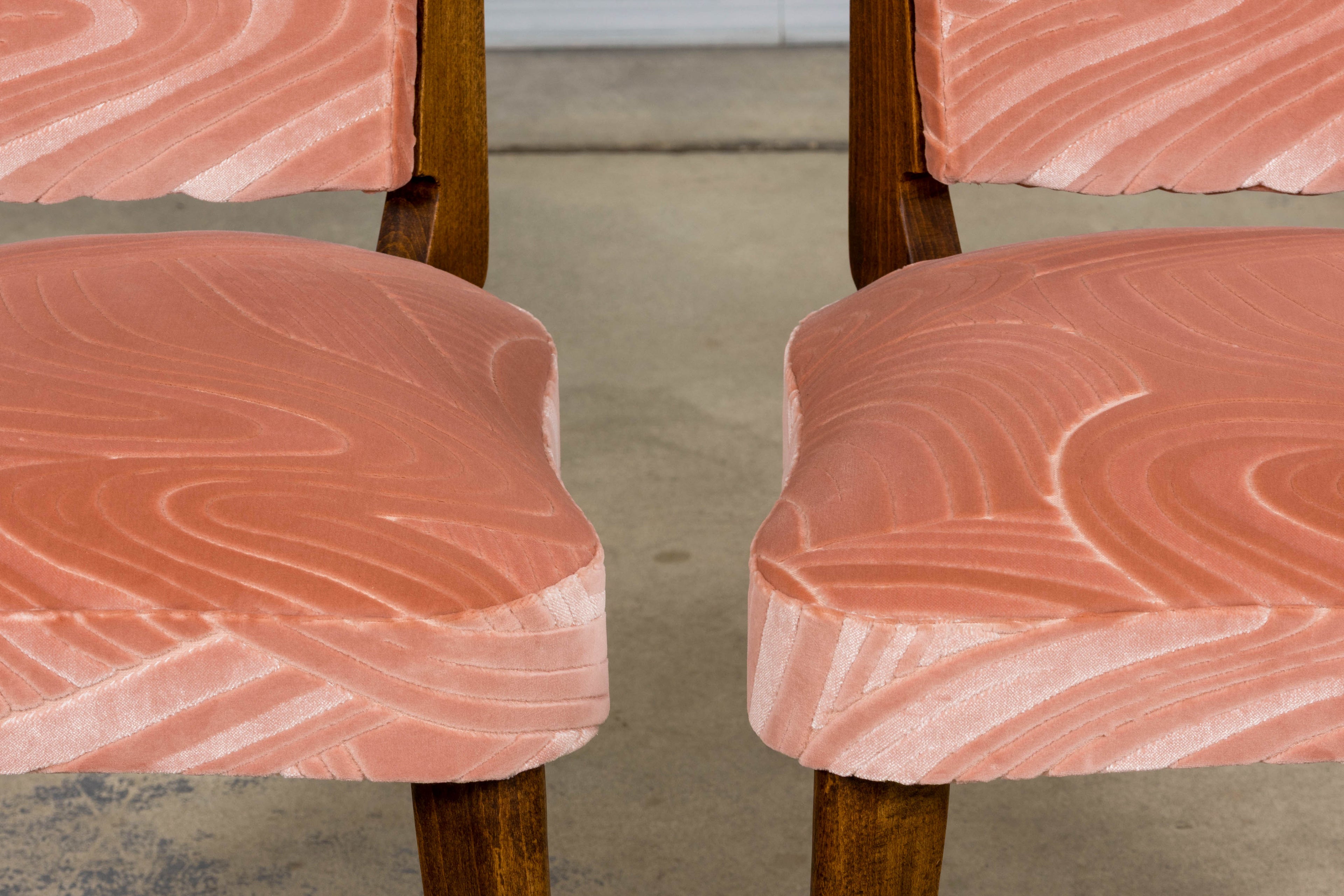 1940s French Parisian Art Deco Oak Dining Chairs in Blush Velvet - Set of 6