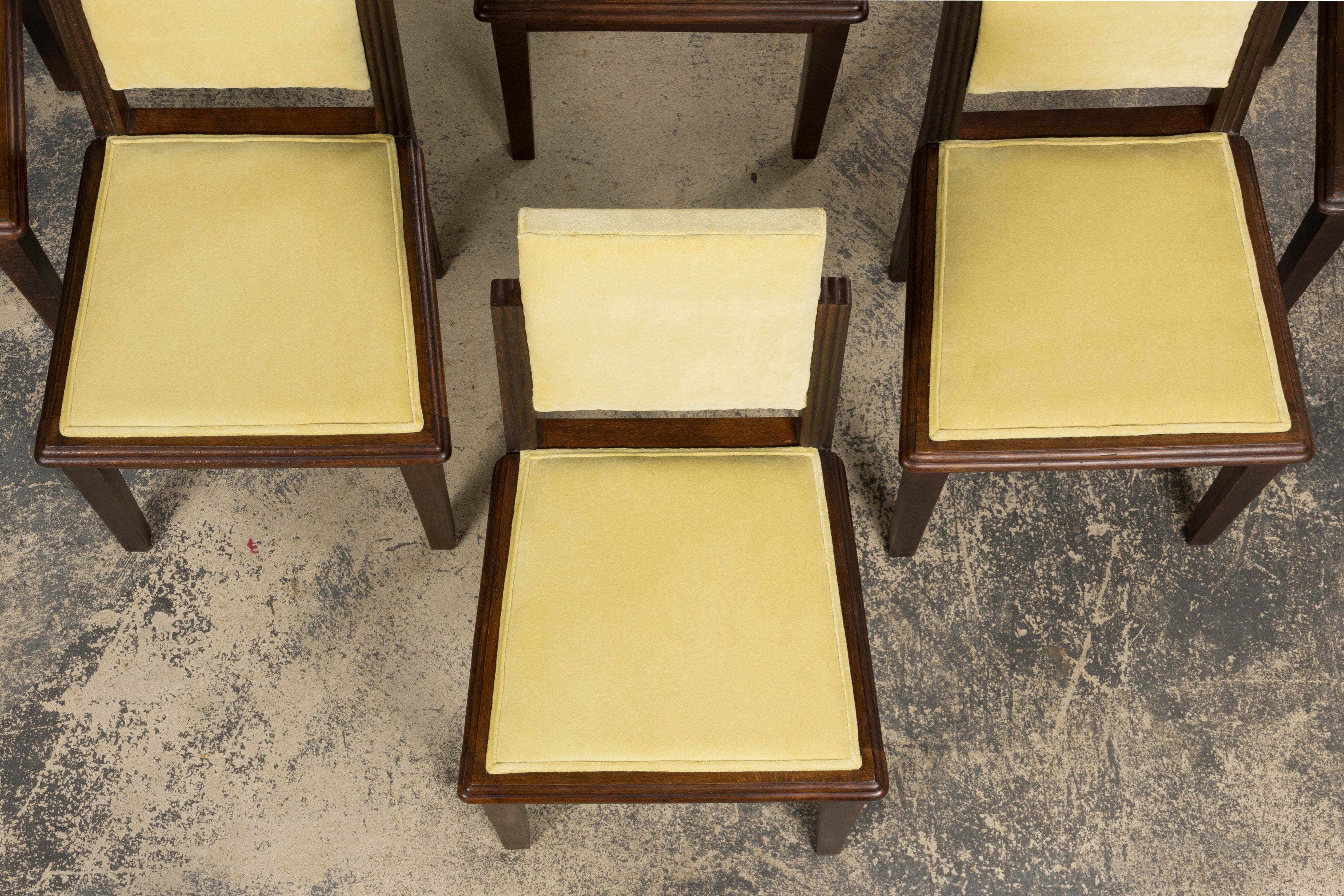 1930s French Art Deco Oak Dining Chairs in Light Yellow Velvet – Set of 8