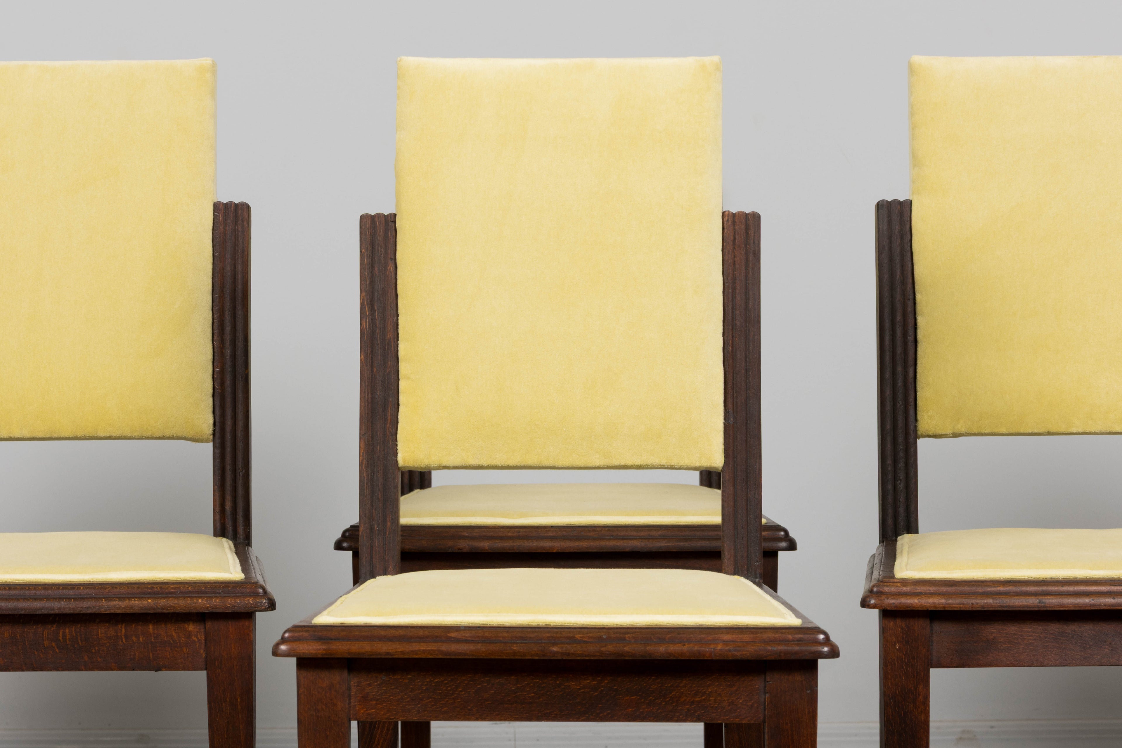 1930s French Art Deco Oak Dining Chairs in Light Yellow Velvet – Set of 8