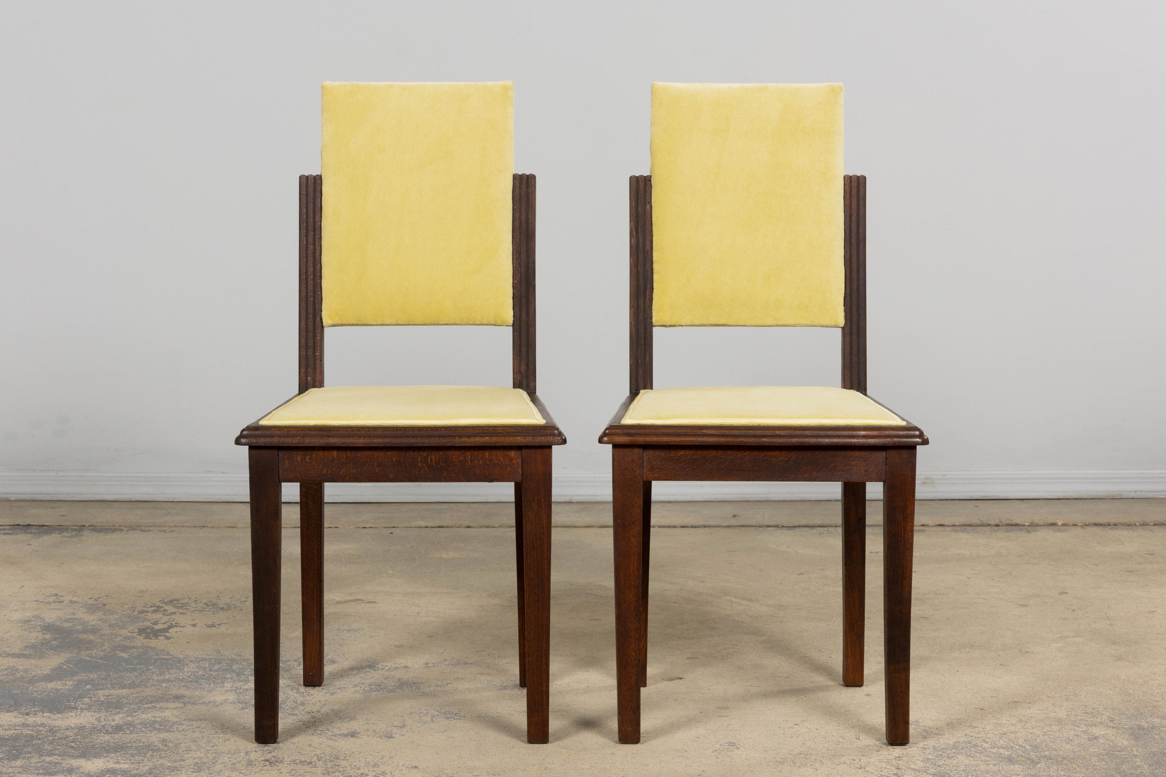 1930s French Art Deco Oak Dining Chairs in Light Yellow Velvet – Set of 8