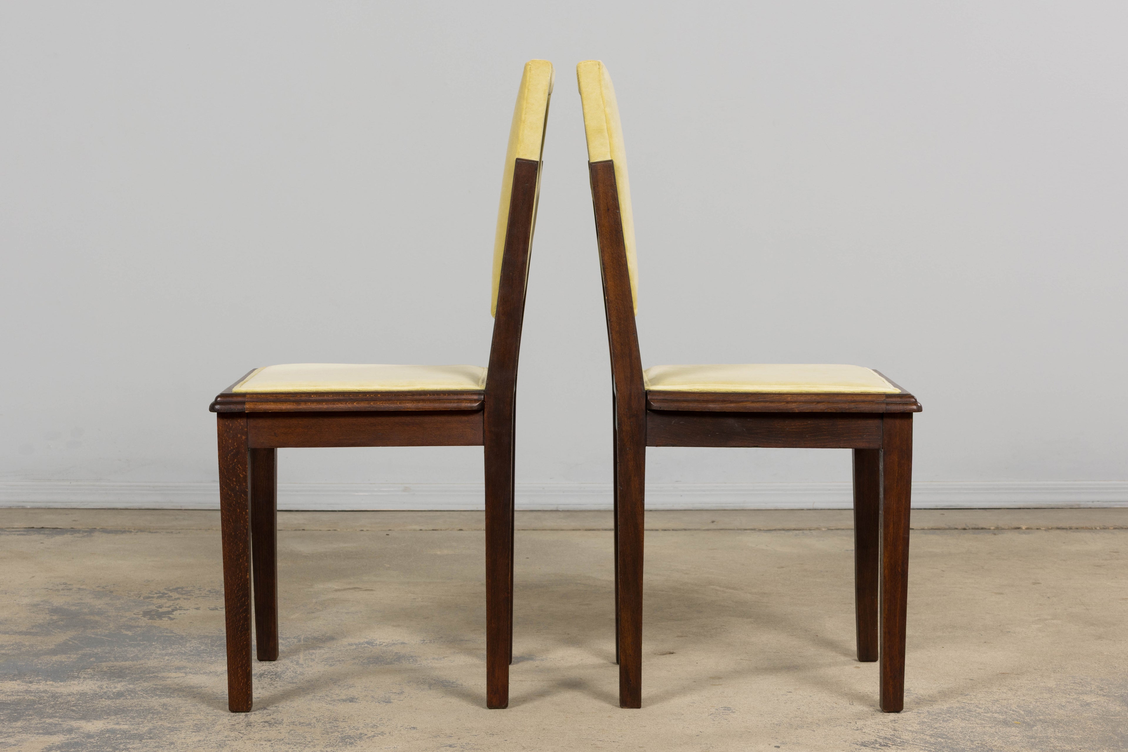 1930s French Art Deco Oak Dining Chairs in Light Yellow Velvet – Set of 8