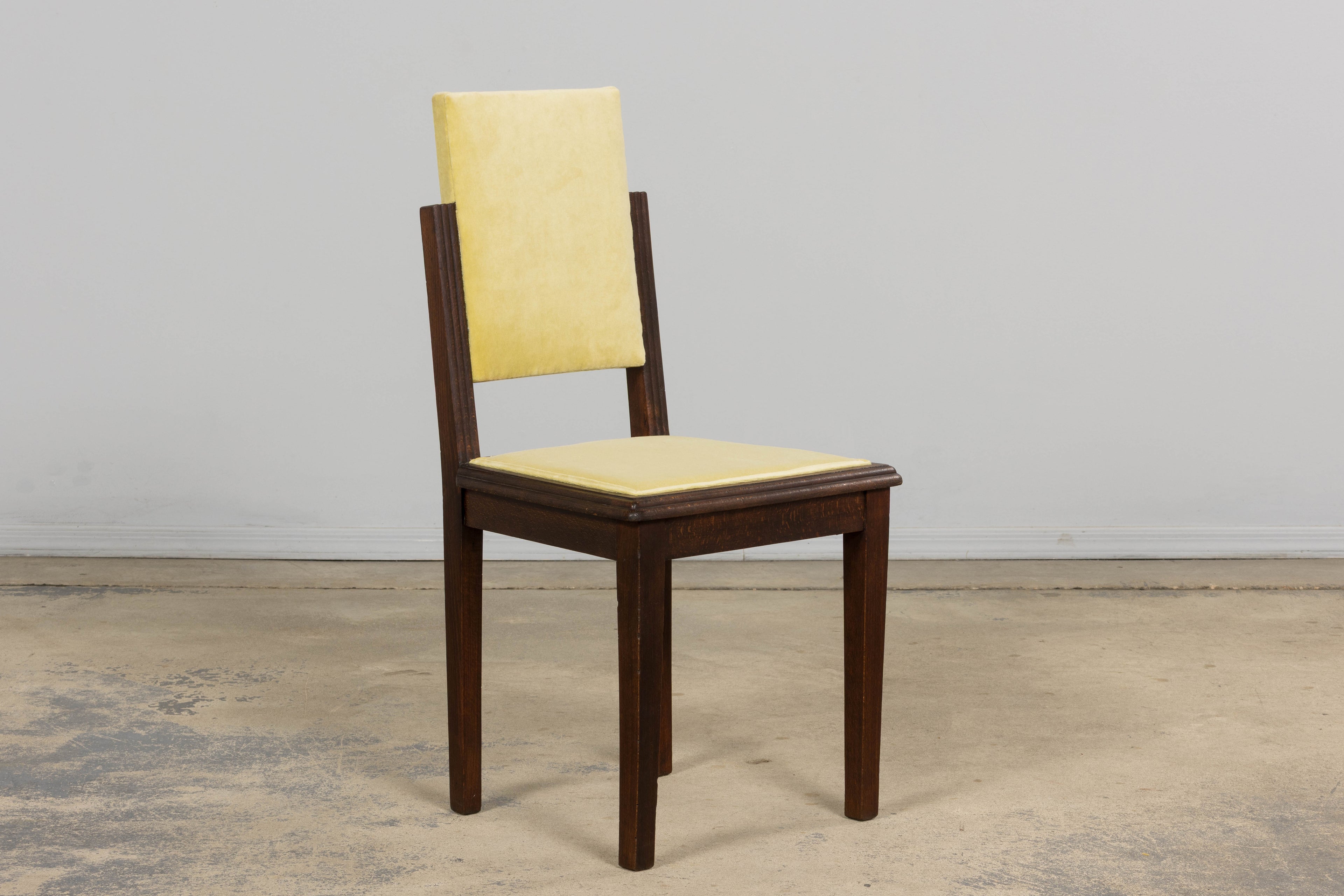 1930s French Art Deco Oak Dining Chairs in Light Yellow Velvet – Set of 8