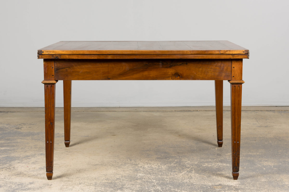 19th Century French Neoclassical Louis XVI Walnut Extendable Dining Table