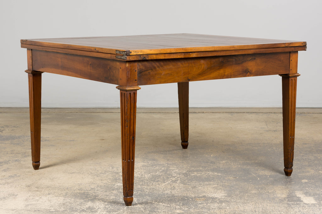 19th Century French Neoclassical Louis XVI Walnut Extendable Dining Table