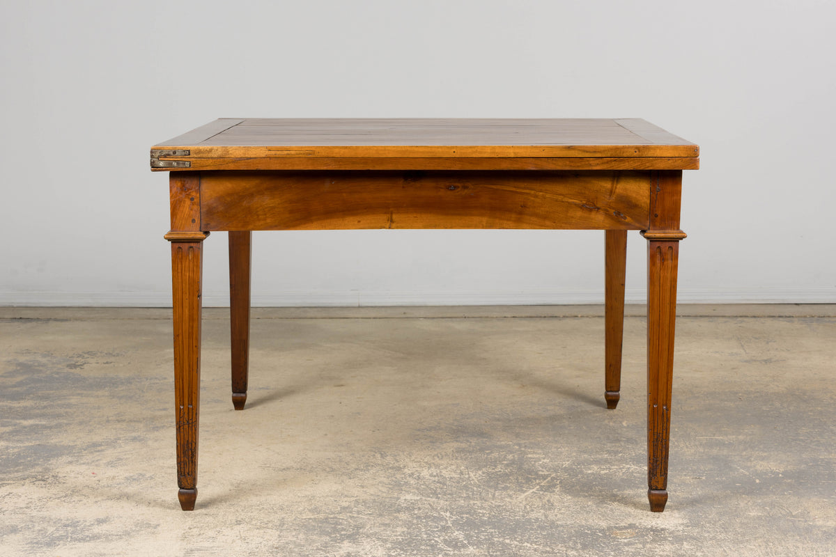 19th Century French Neoclassical Louis XVI Walnut Extendable Dining Table