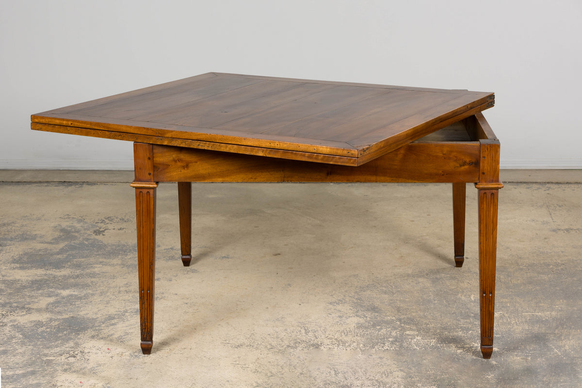 19th Century French Neoclassical Louis XVI Walnut Extendable Dining Table
