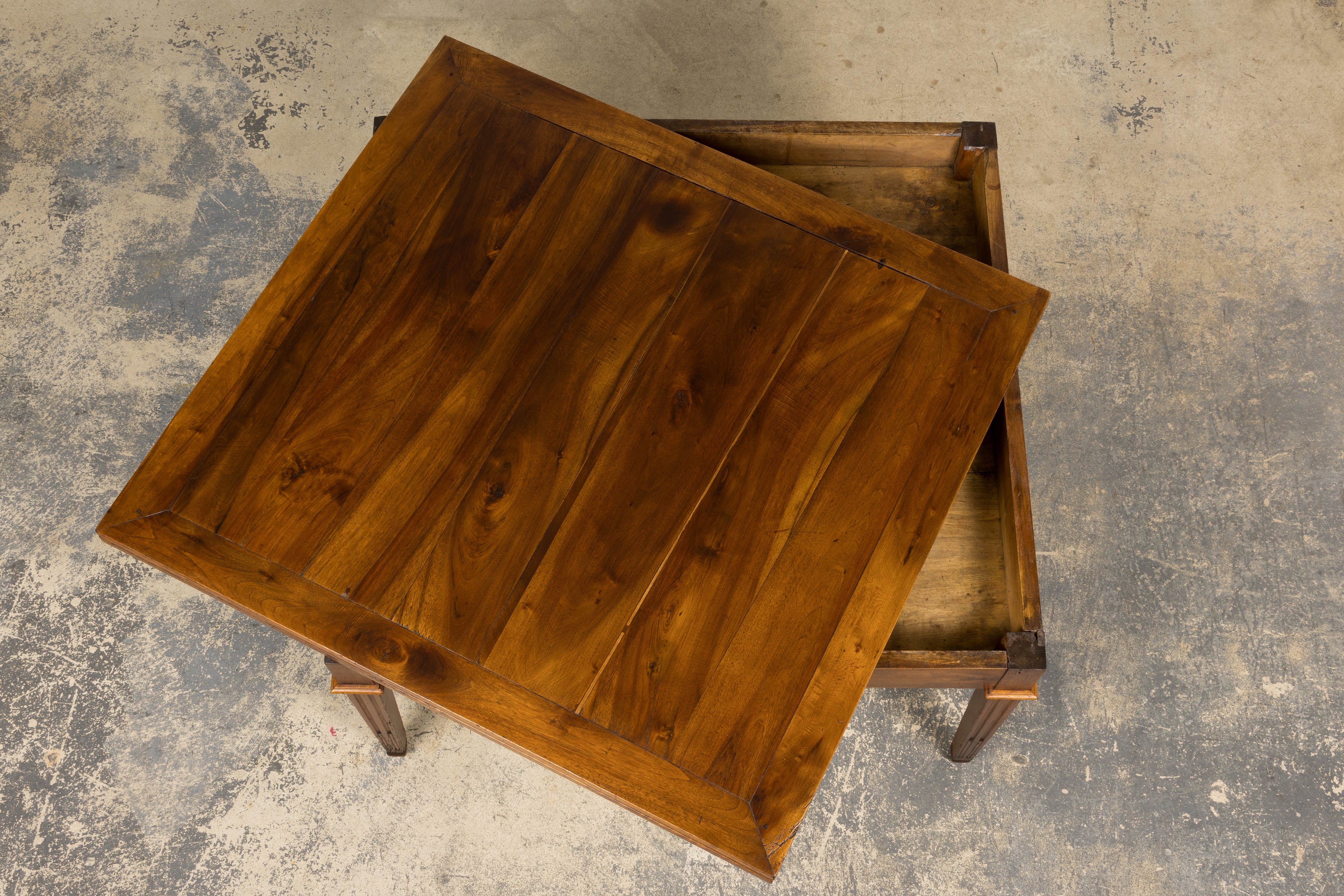 19th Century French Neoclassical Louis XVI Walnut Extendable Dining Table