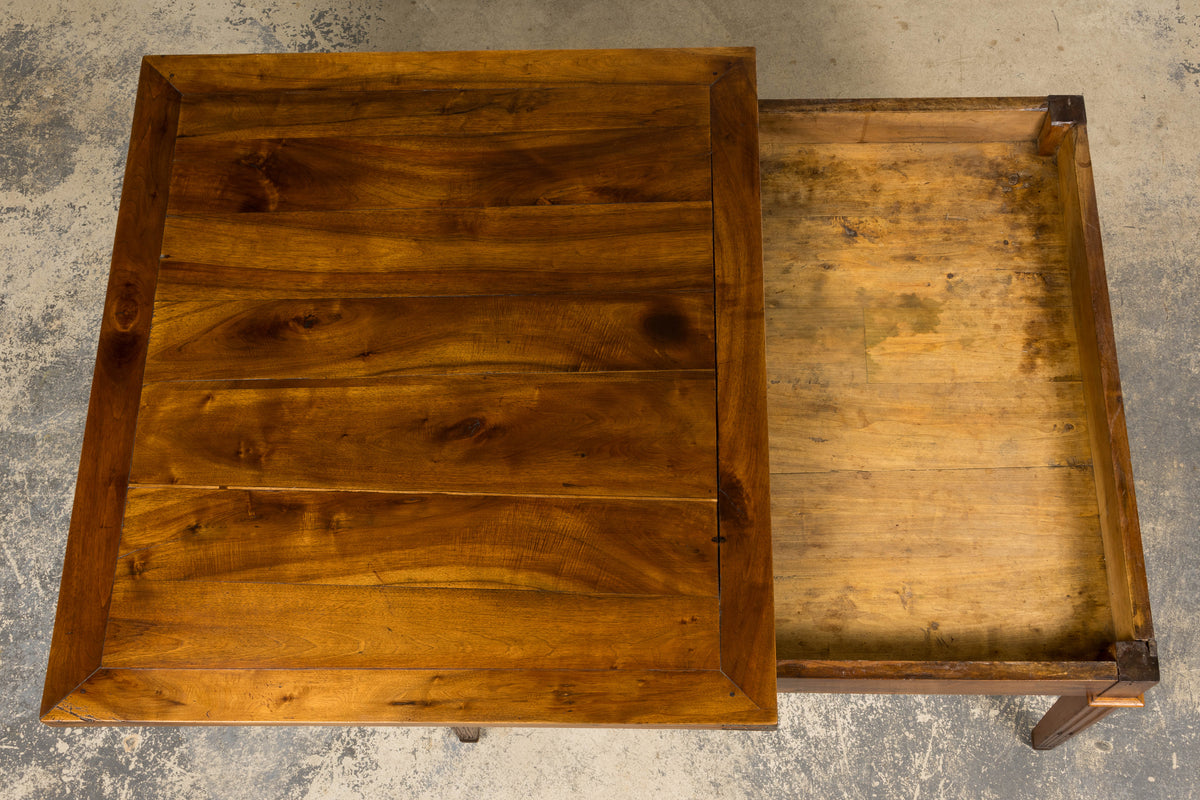 19th Century French Neoclassical Louis XVI Walnut Extendable Dining Table