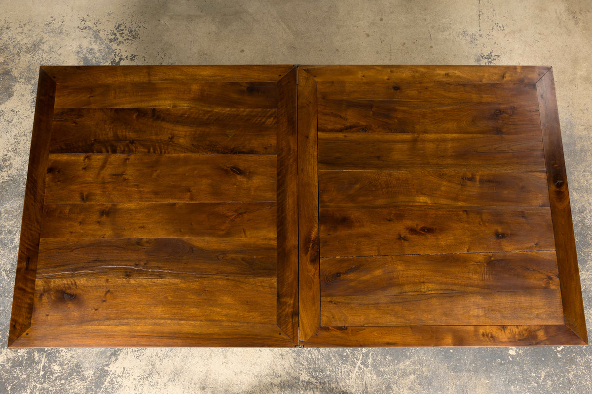 19th Century French Neoclassical Louis XVI Walnut Extendable Dining Table