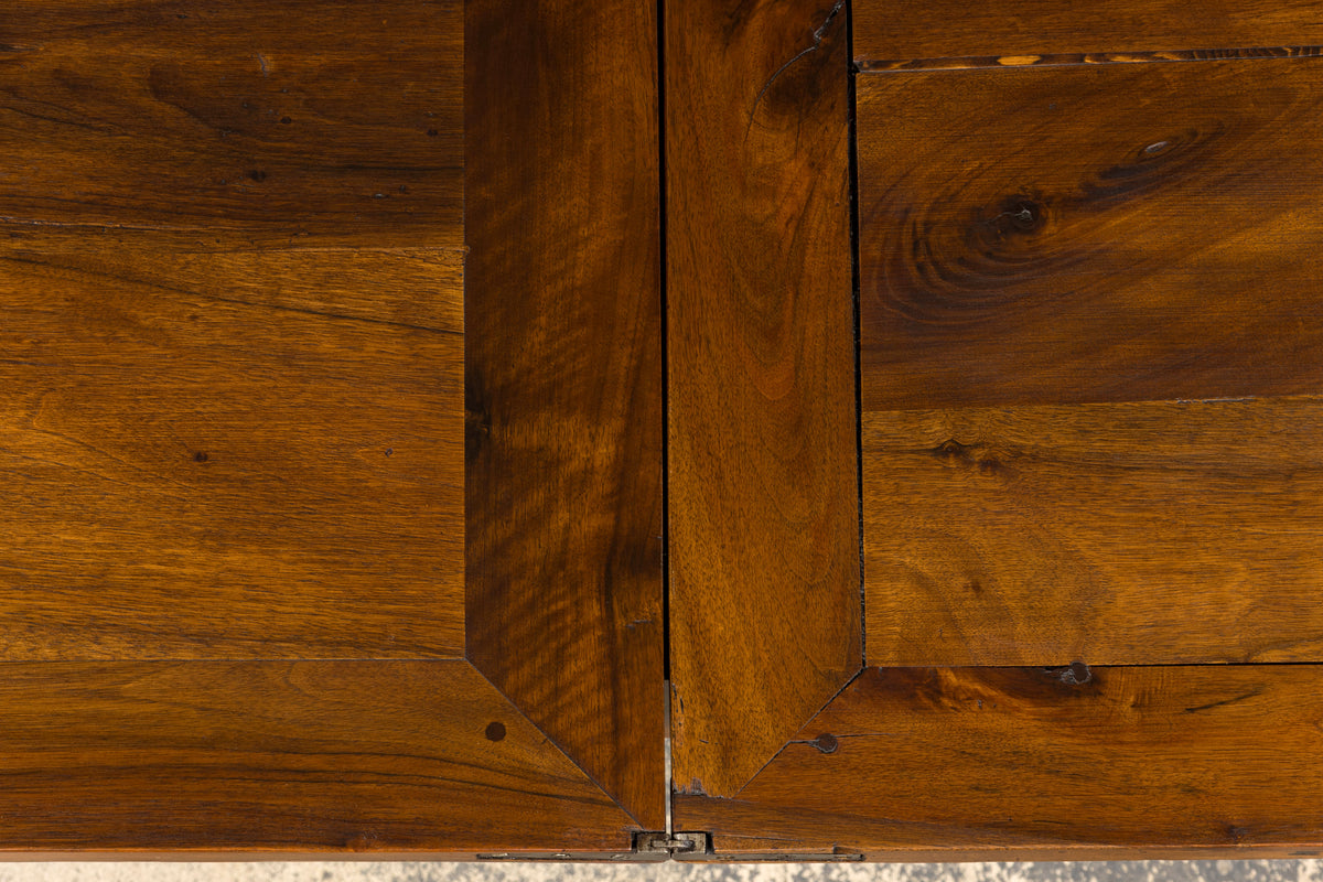 19th Century French Neoclassical Louis XVI Walnut Extendable Dining Table