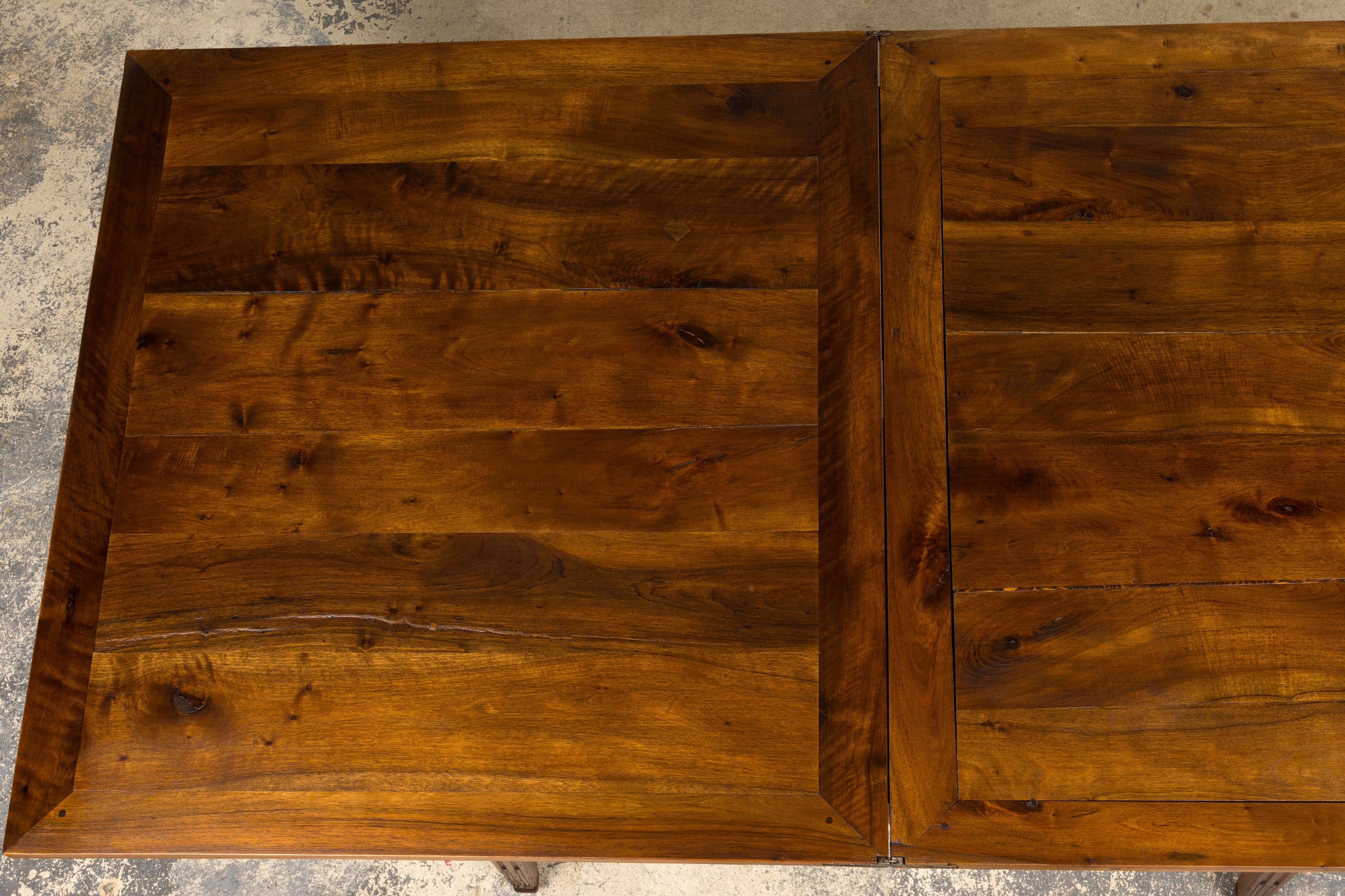 19th Century French Neoclassical Louis XVI Walnut Extendable Dining Table