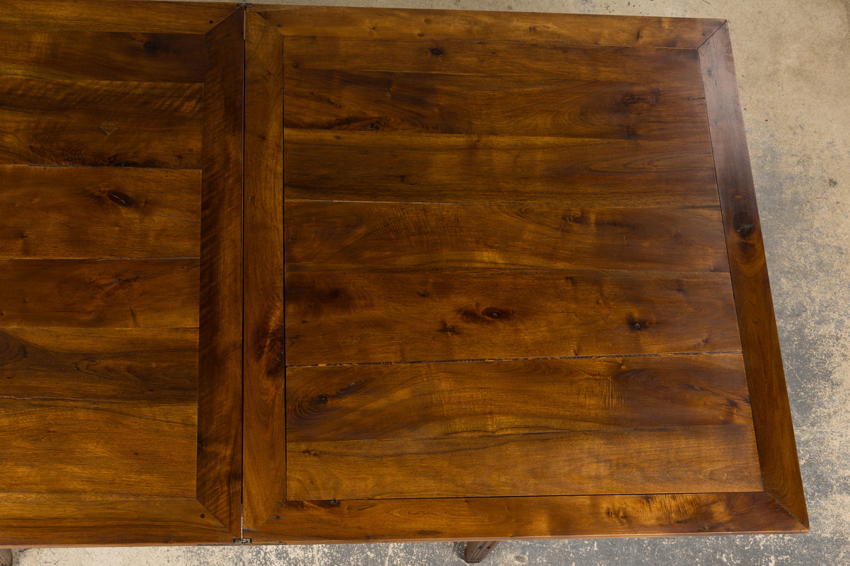 19th Century French Neoclassical Louis XVI Walnut Extendable Dining Table