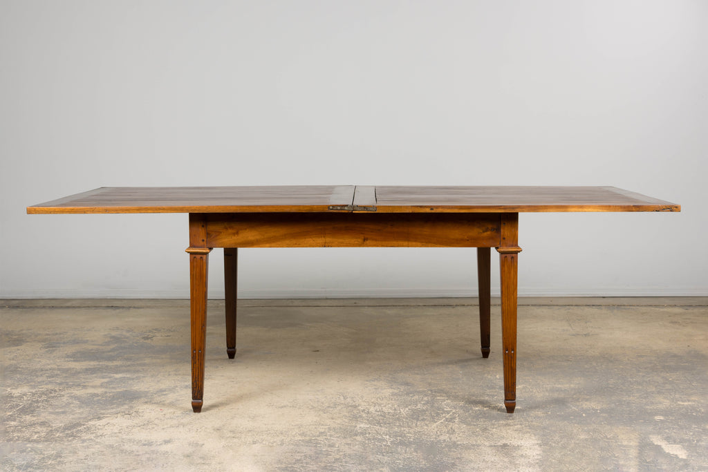 19th Century French Neoclassical Louis XVI Walnut Extendable Dining Table