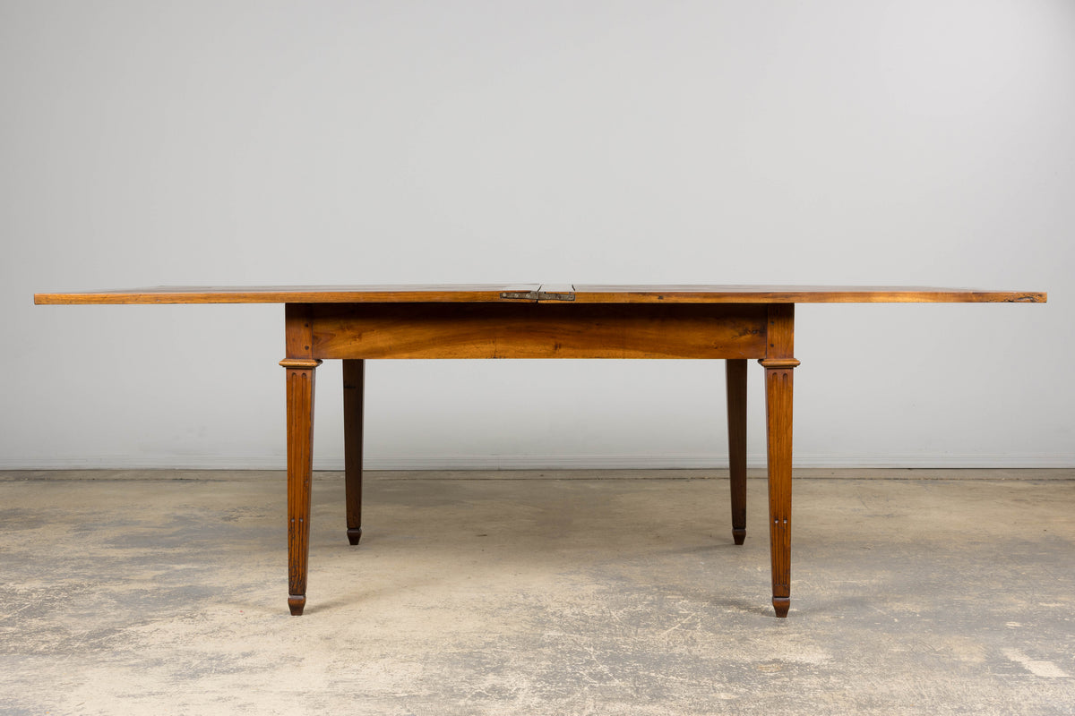 19th Century French Neoclassical Louis XVI Walnut Extendable Dining Table