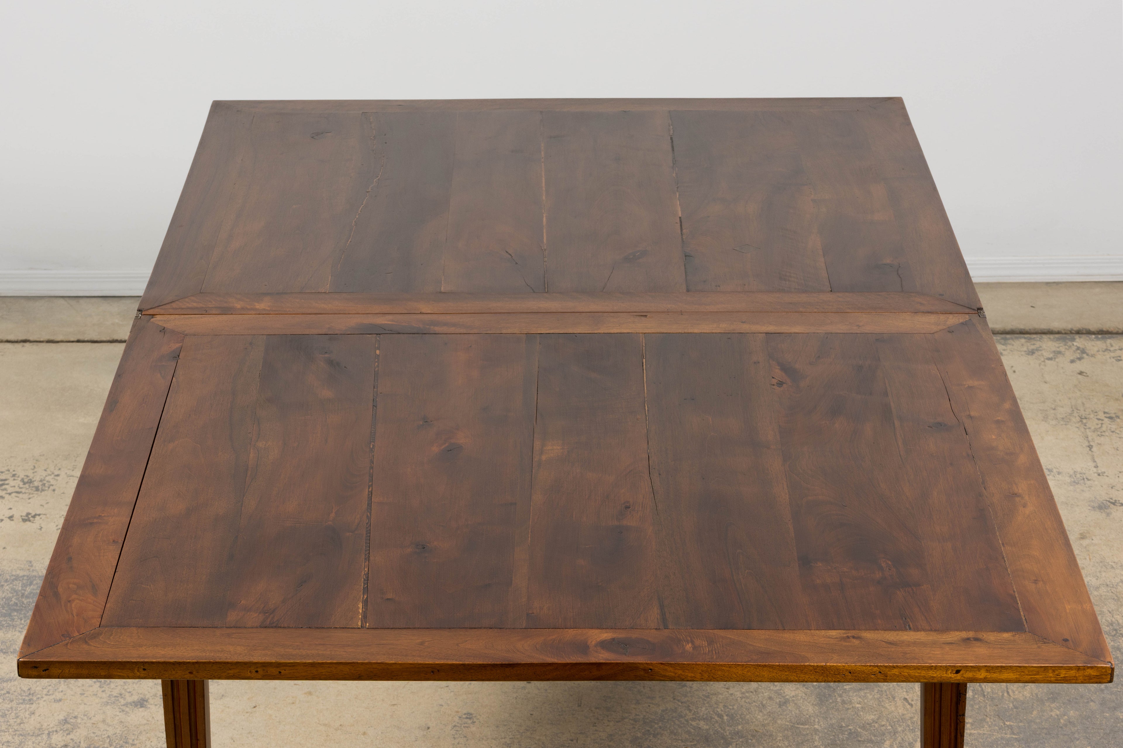 19th Century French Neoclassical Louis XVI Walnut Extendable Dining Table