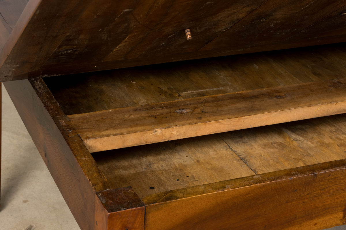 19th Century French Neoclassical Louis XVI Walnut Extendable Dining Table