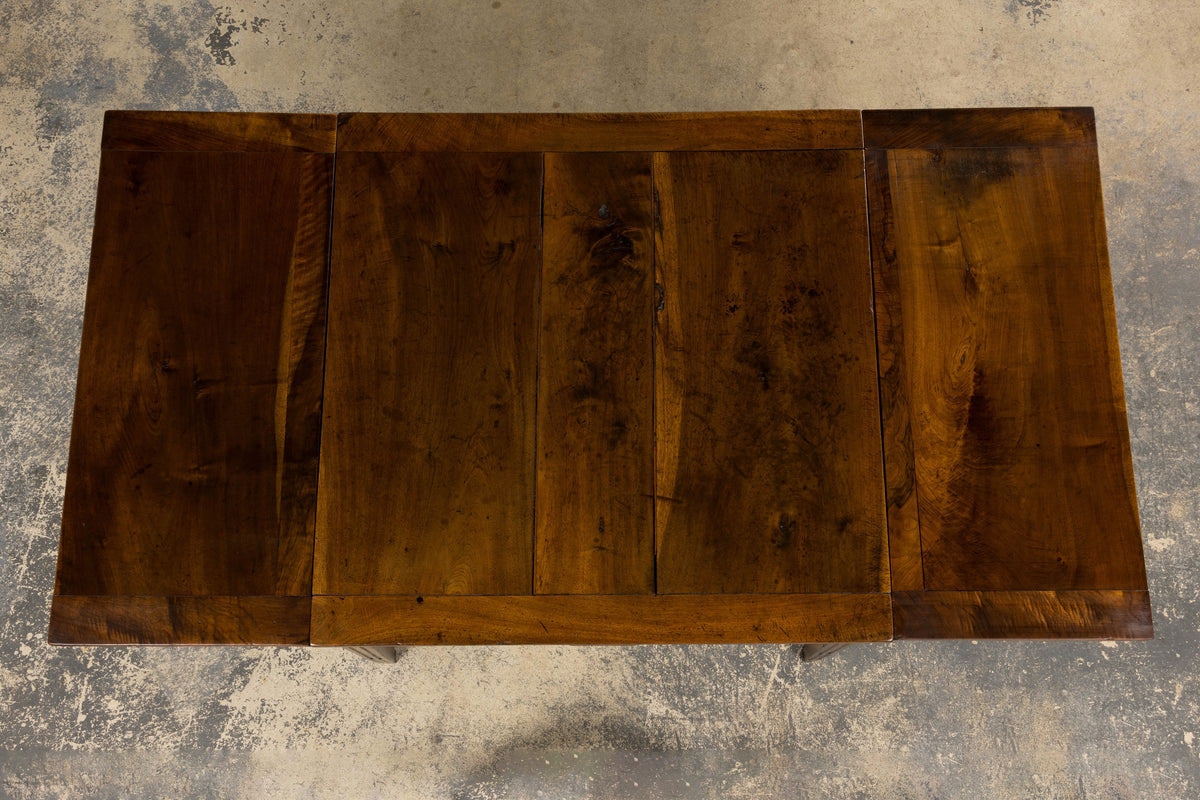 19th Century French Neoclassical Louis XVI Walnut Extending Dining Table