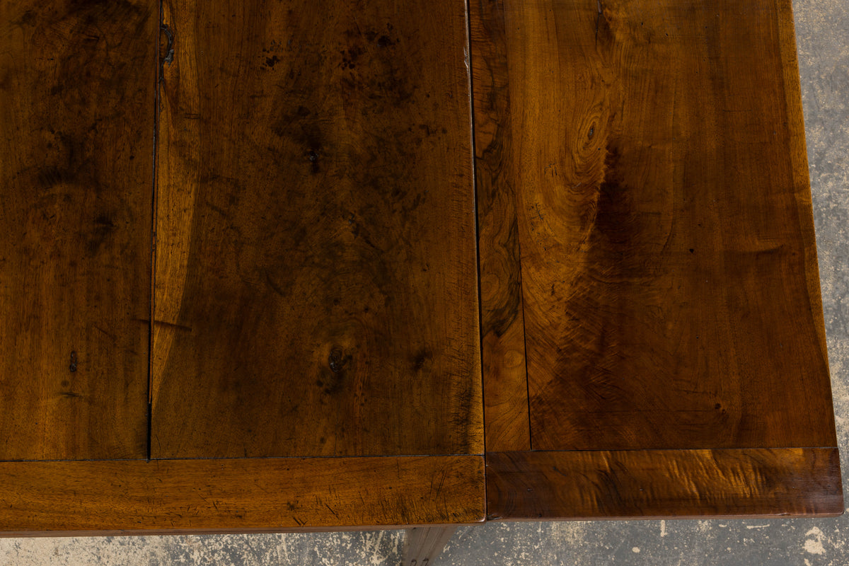 19th Century French Neoclassical Louis XVI Walnut Extending Dining Table