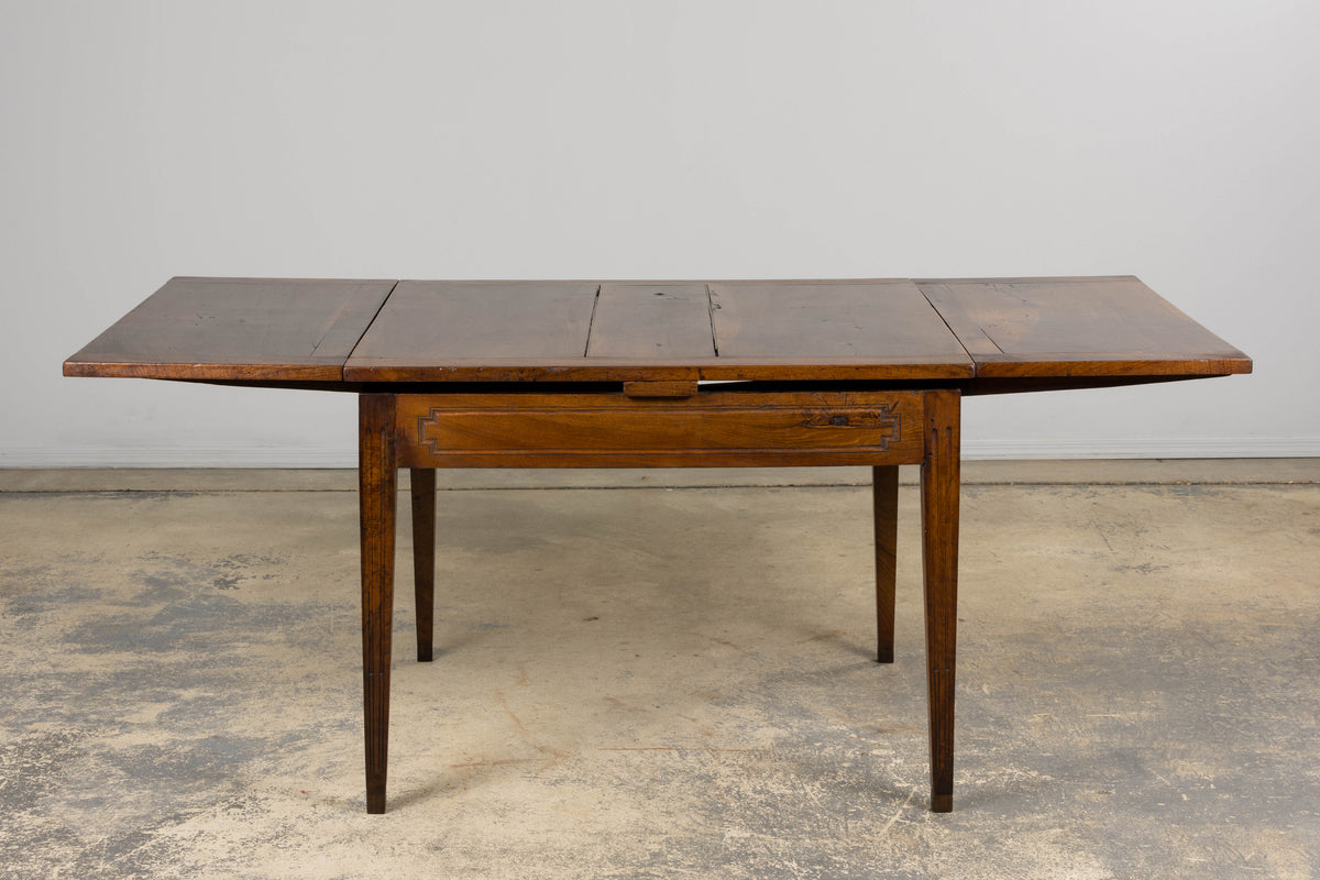 19th Century French Neoclassical Louis XVI Walnut Extending Dining Table