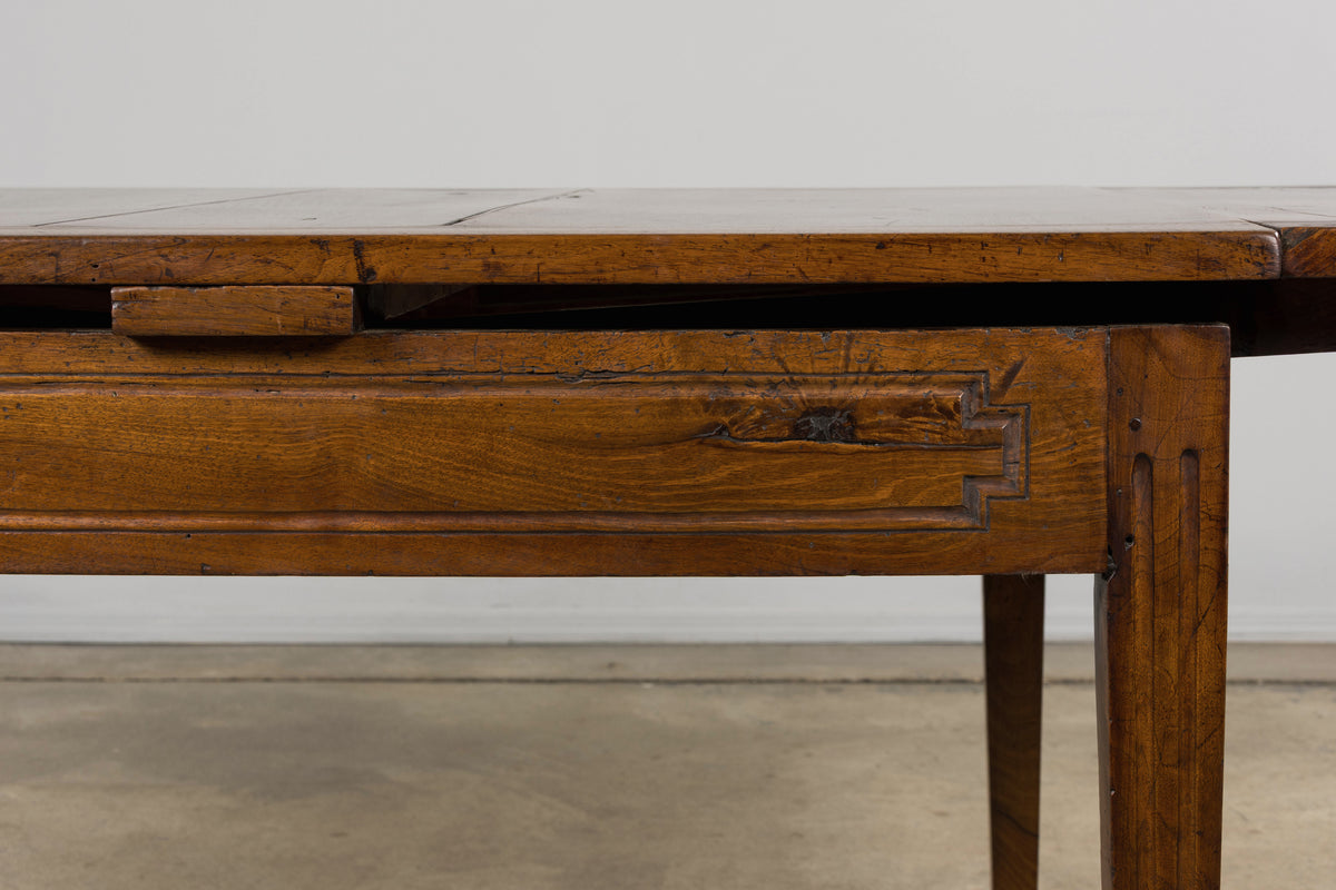 19th Century French Neoclassical Louis XVI Walnut Extending Dining Table
