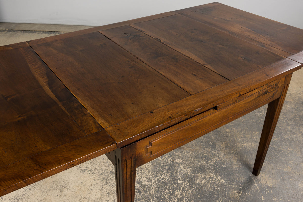 19th Century French Neoclassical Louis XVI Walnut Extending Dining Table
