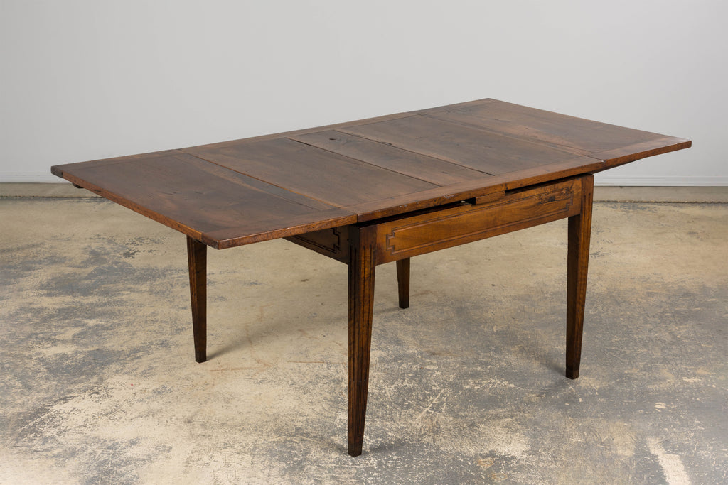 19th Century French Neoclassical Louis XVI Walnut Extending Dining Table