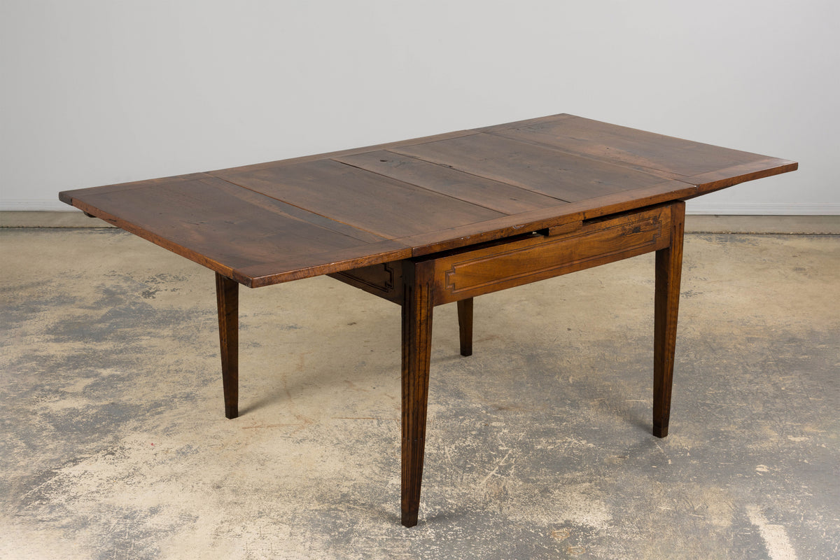 19th Century French Neoclassical Louis XVI Walnut Extending Dining Table