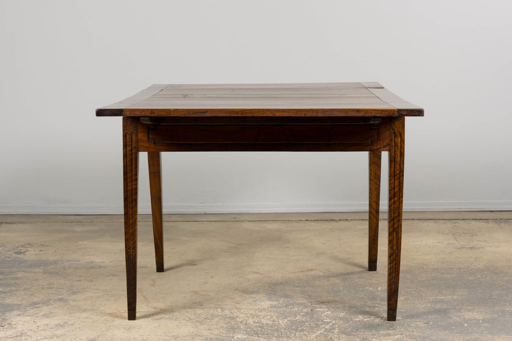 19th Century French Neoclassical Louis XVI Walnut Extending Dining Table