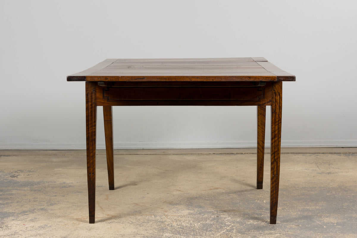 19th Century French Neoclassical Louis XVI Walnut Extending Dining Table