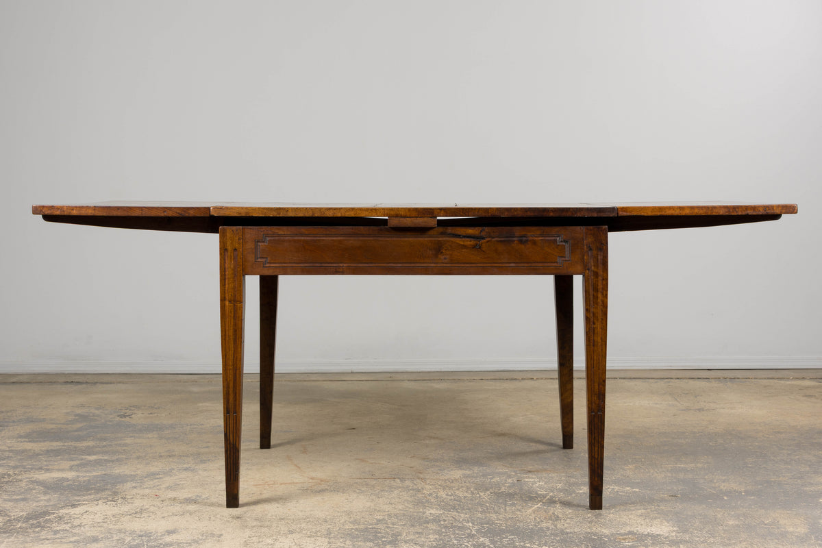 19th Century French Neoclassical Louis XVI Walnut Extending Dining Table