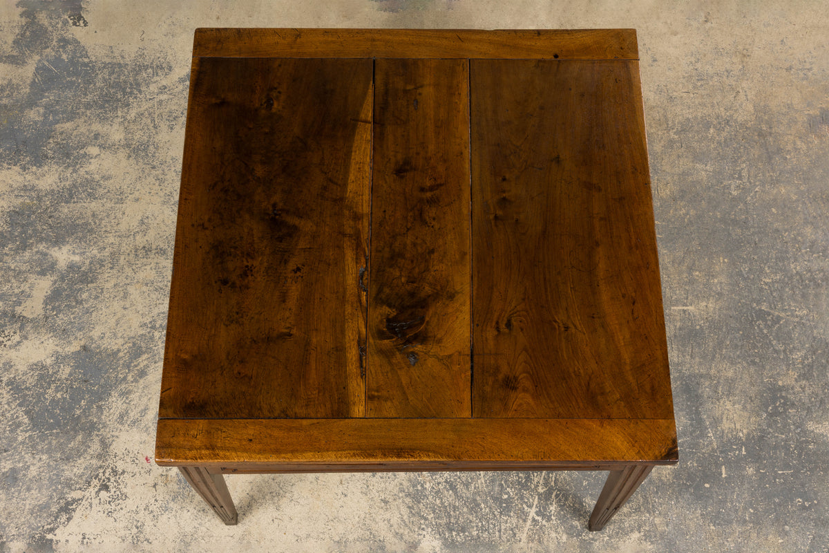 19th Century French Neoclassical Louis XVI Walnut Extending Dining Table