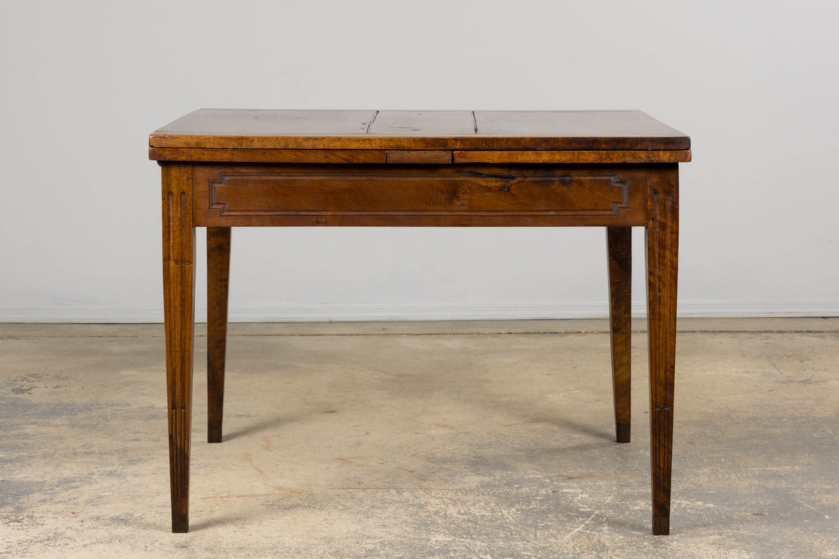 19th Century French Neoclassical Louis XVI Walnut Extending Dining Table